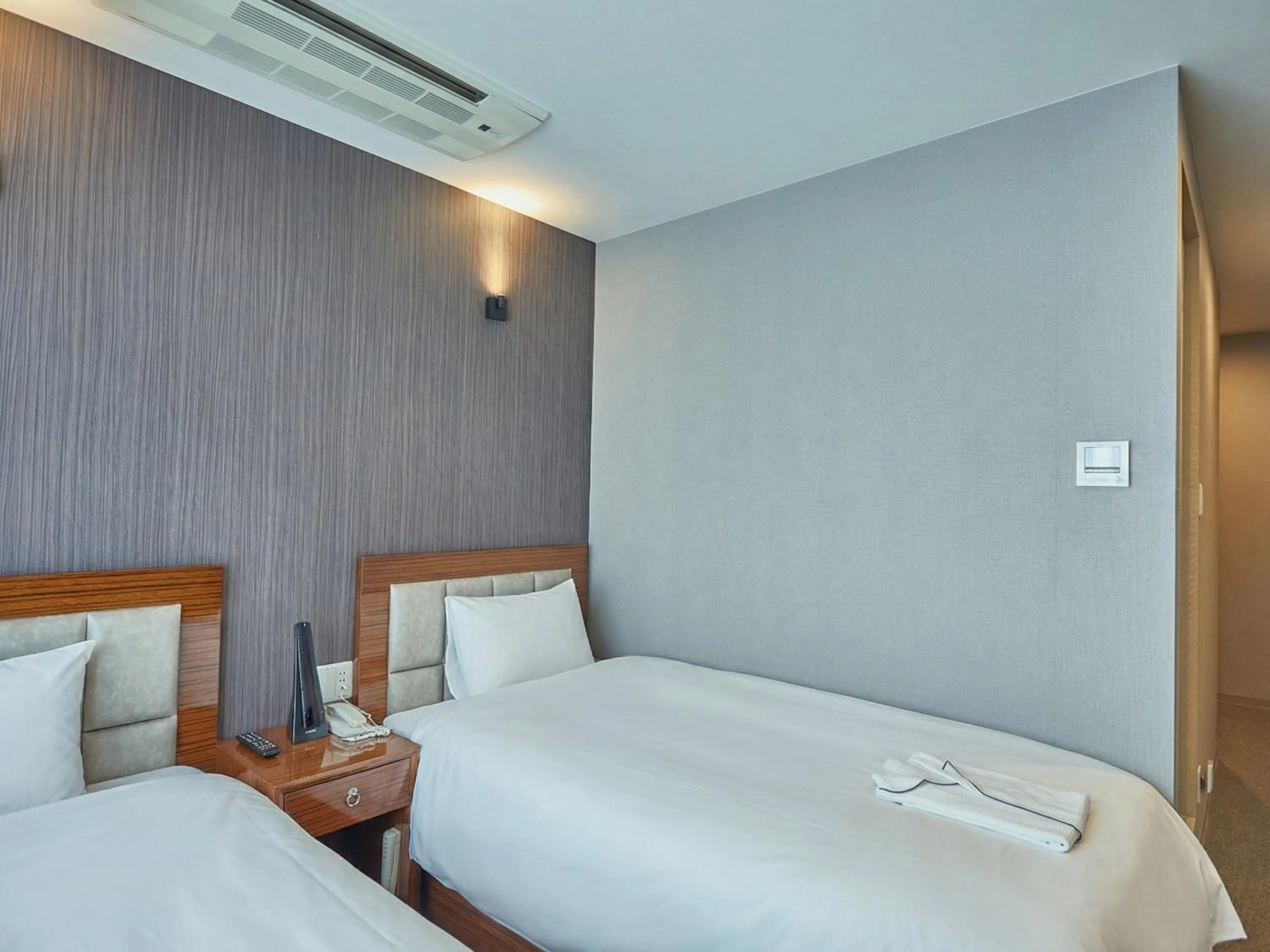 Photo of the whole room, Bed in EZ HOTEL Kansai Airport Seaside