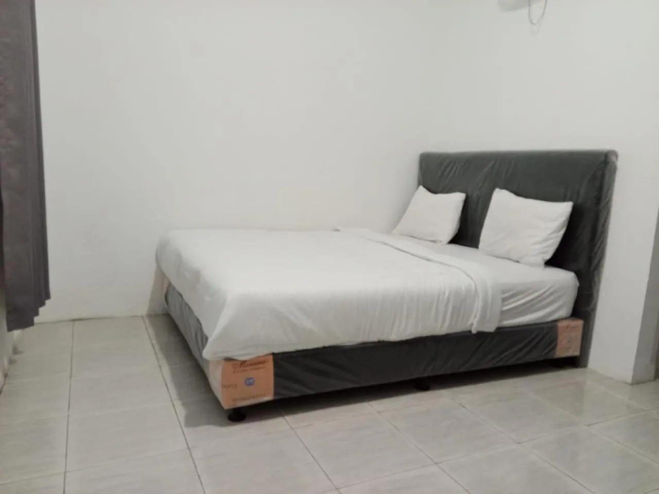 Bedroom, Bed in RedDoorz @ Pantai Sayangheulang