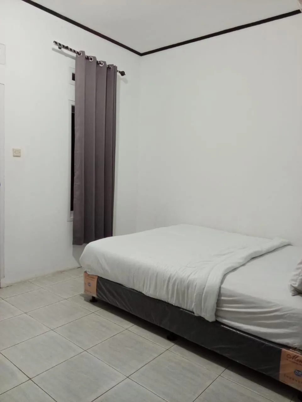 Bedroom, Bed in RedDoorz @ Pantai Sayangheulang