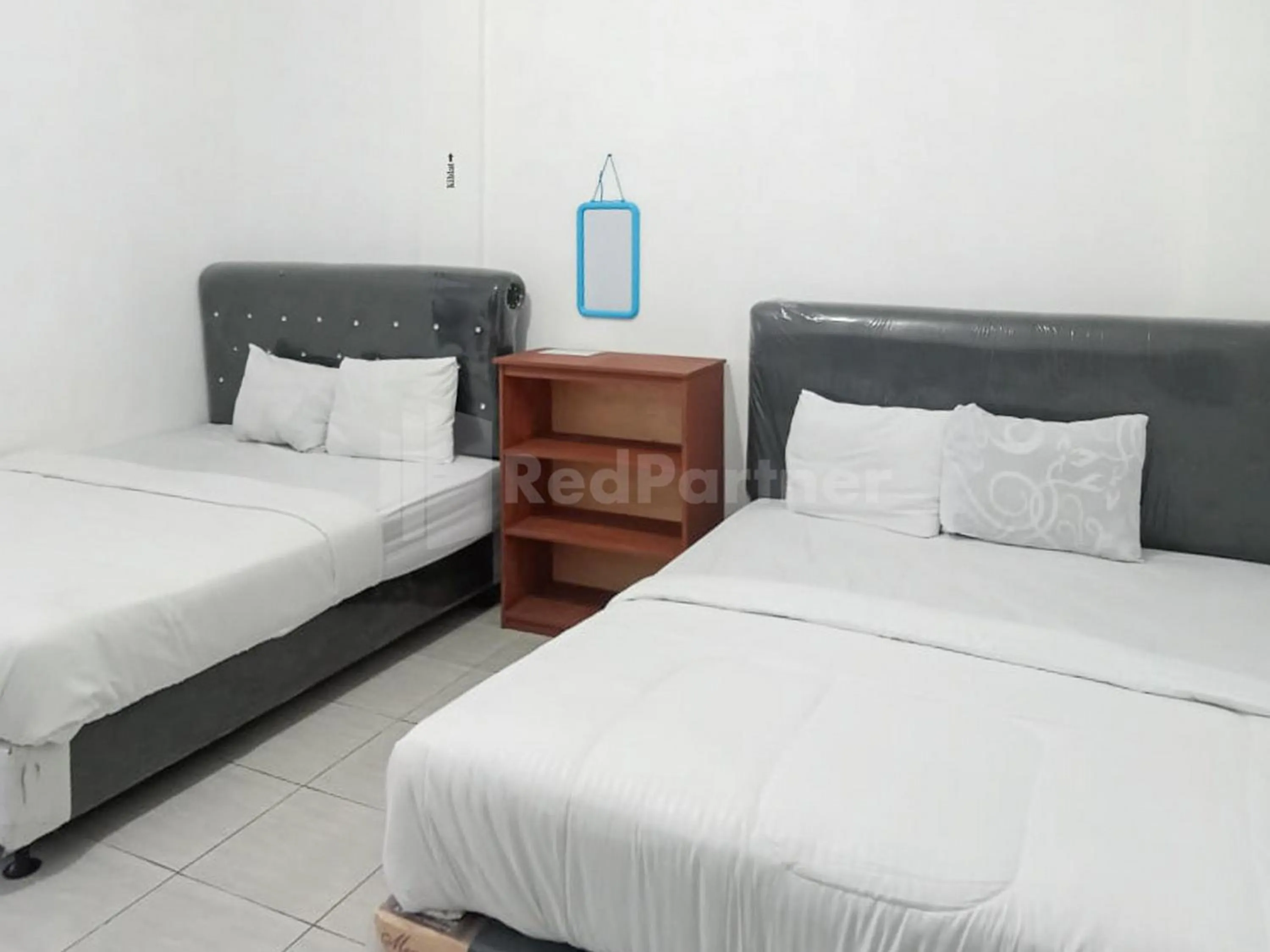Bedroom, Bed in RedDoorz @ Pantai Sayangheulang