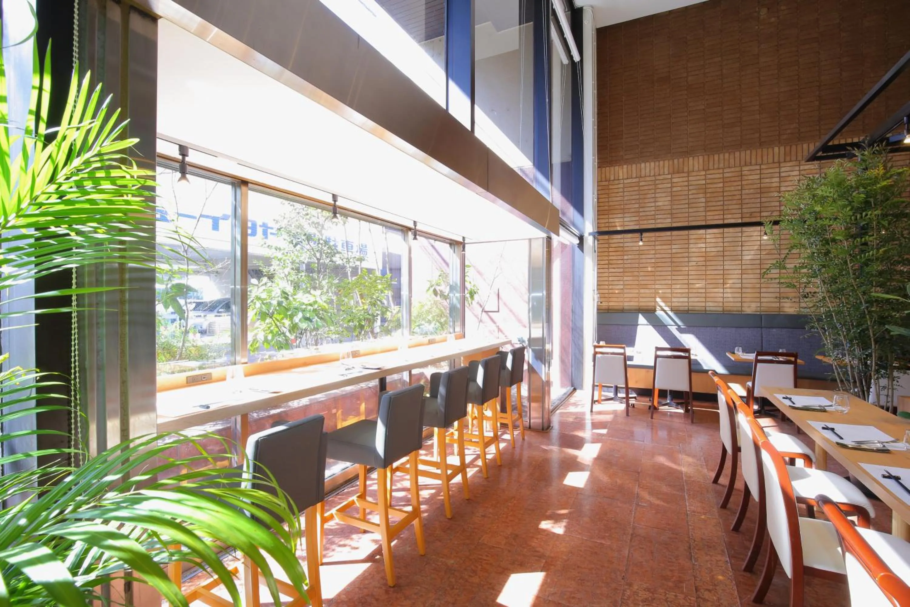 Restaurant/places to eat in HOTEL NEWITAYA
