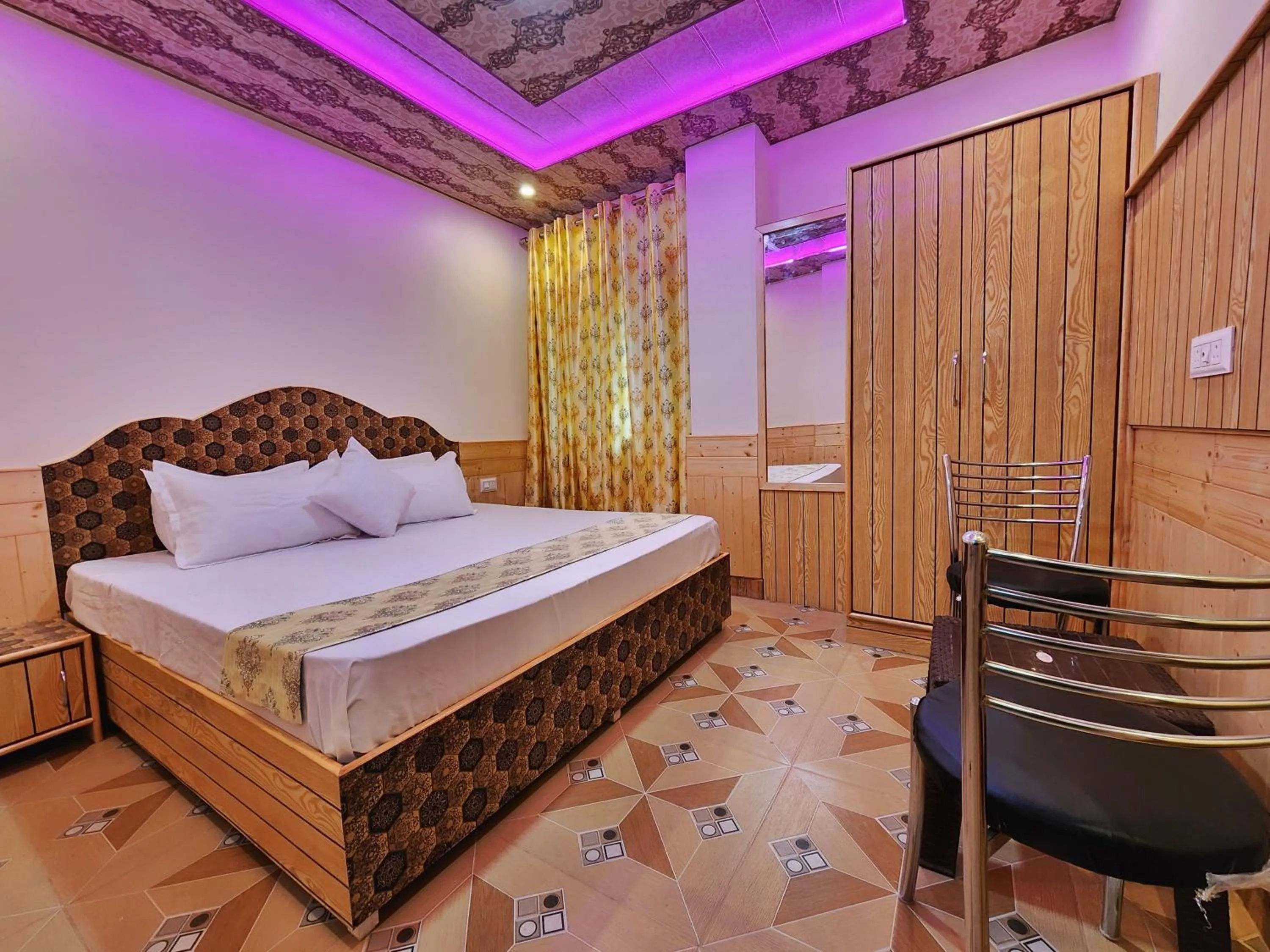 Bed in Mountain Mist Shimla