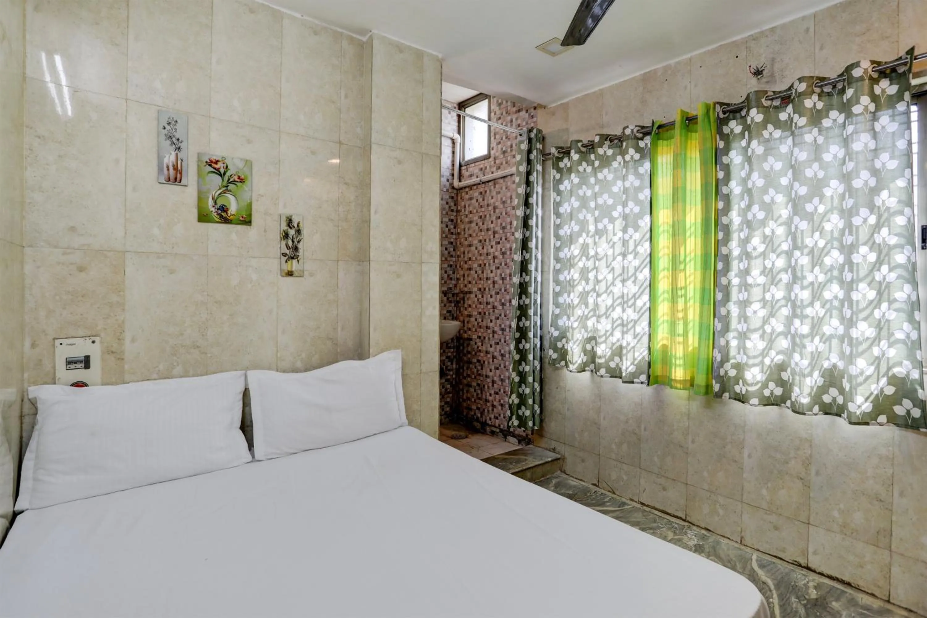 Bedroom, Bed in Hotel O DREAMZZ INN