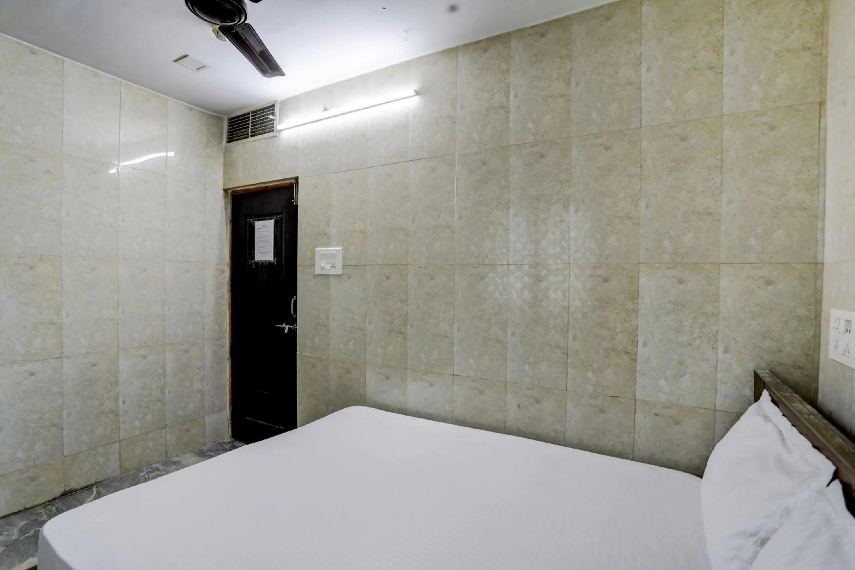 Bedroom, Bed in Hotel O DREAMZZ INN