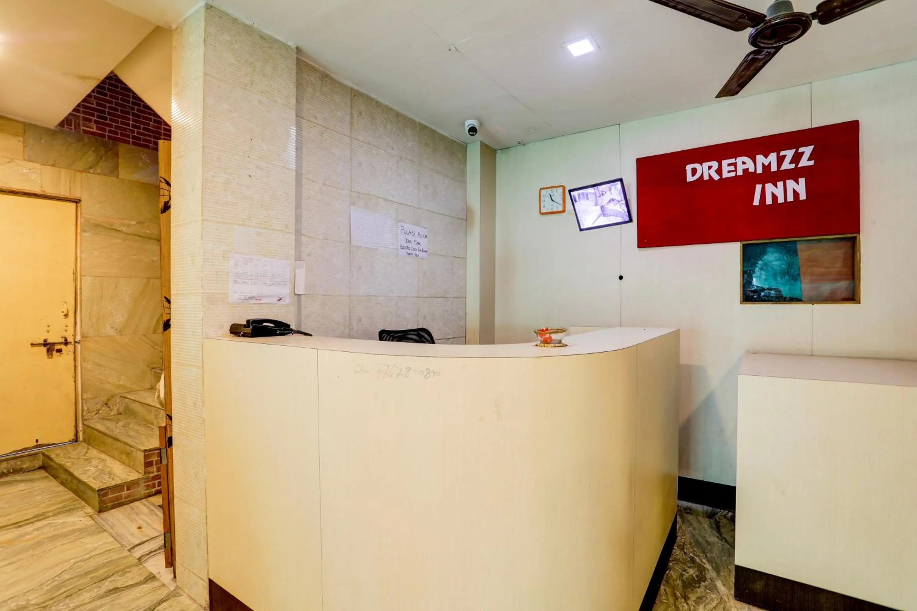 Lobby or reception in Hotel O DREAMZZ INN