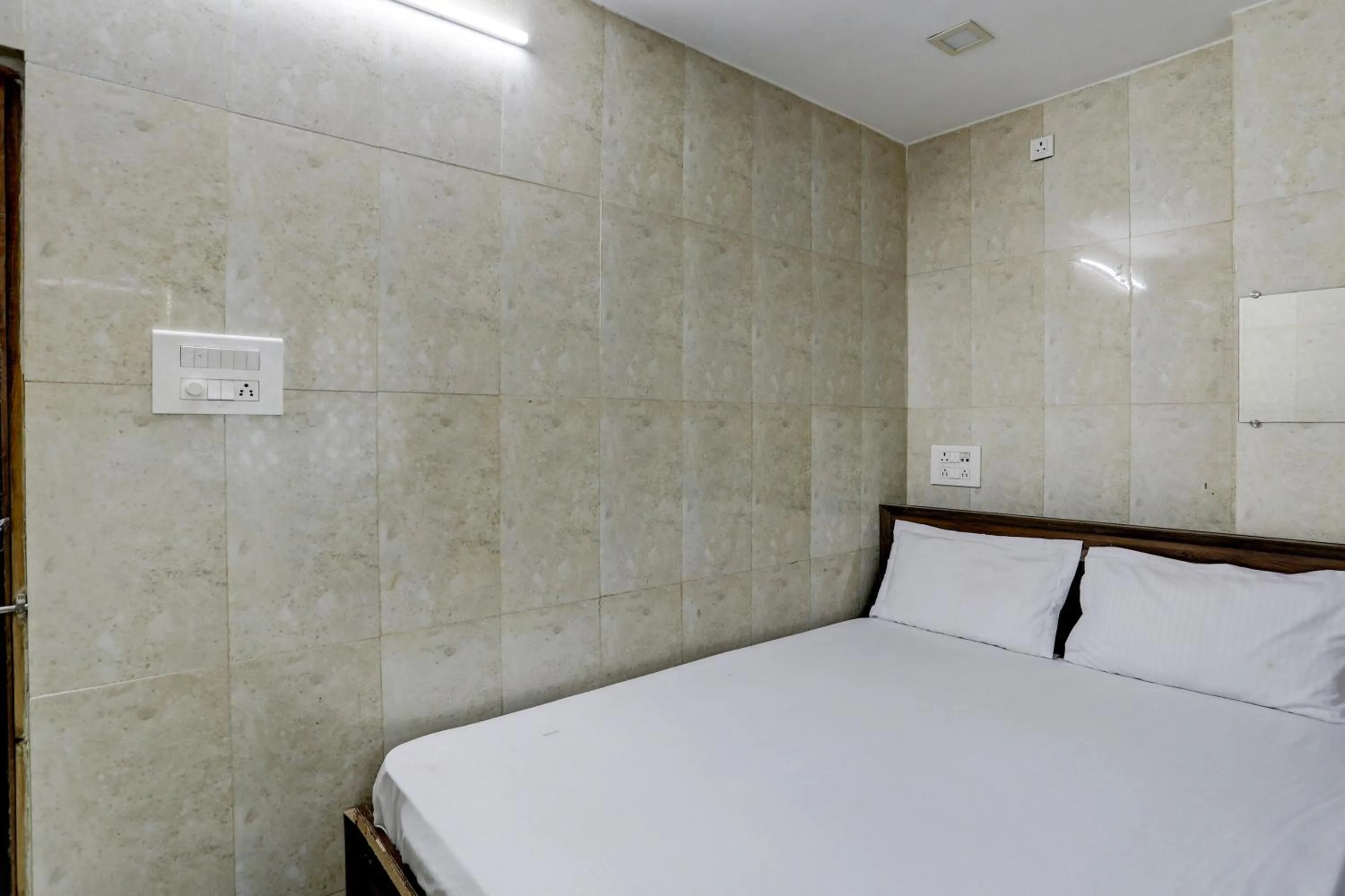 Bedroom, Bed in Hotel O DREAMZZ INN