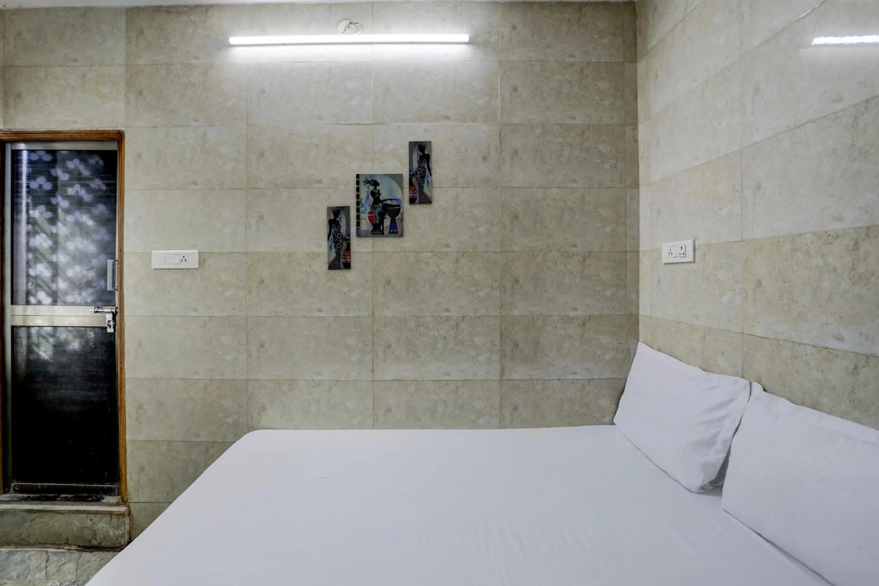 Bedroom, Bed in Hotel O DREAMZZ INN