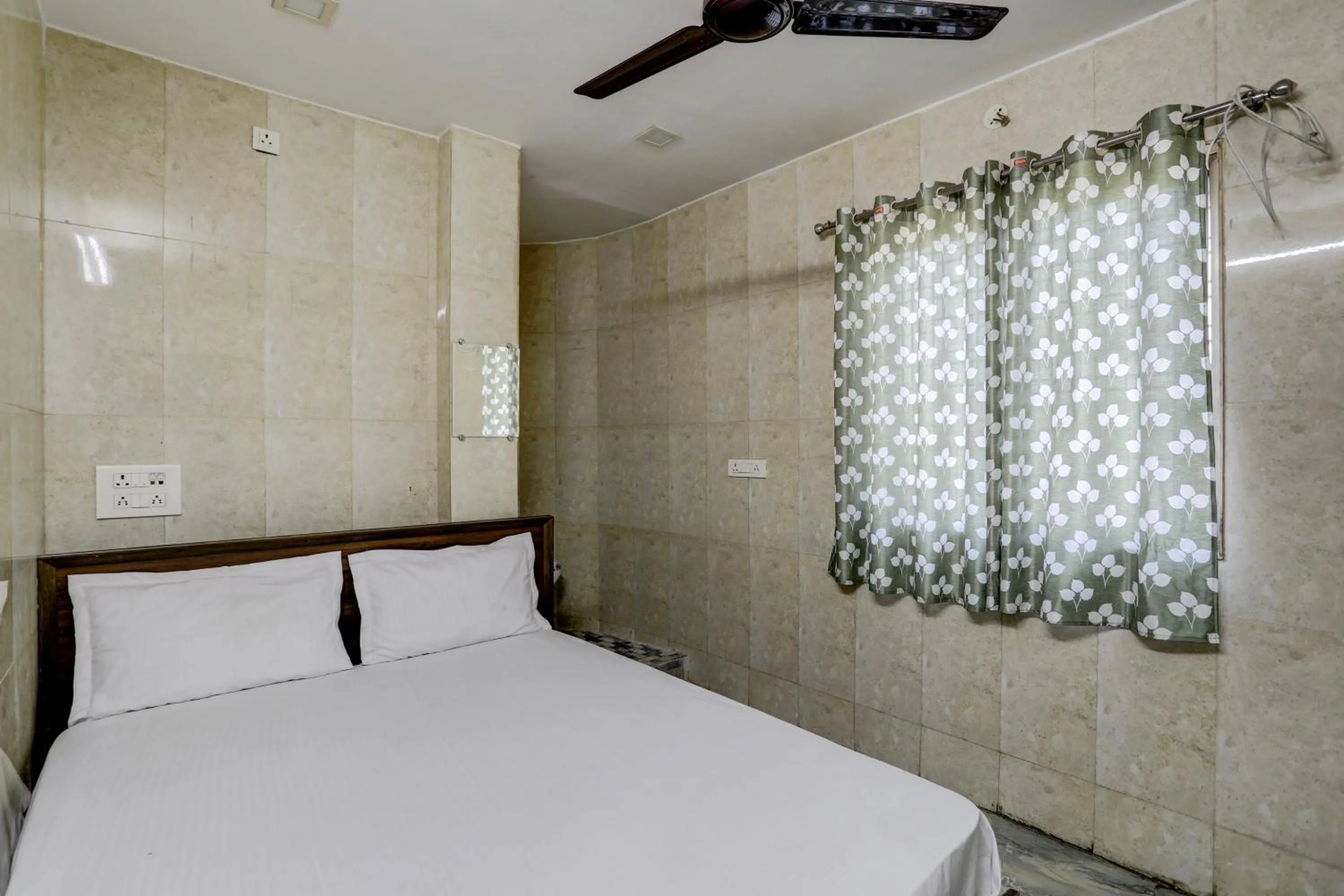 Bedroom, Bed in Hotel O DREAMZZ INN