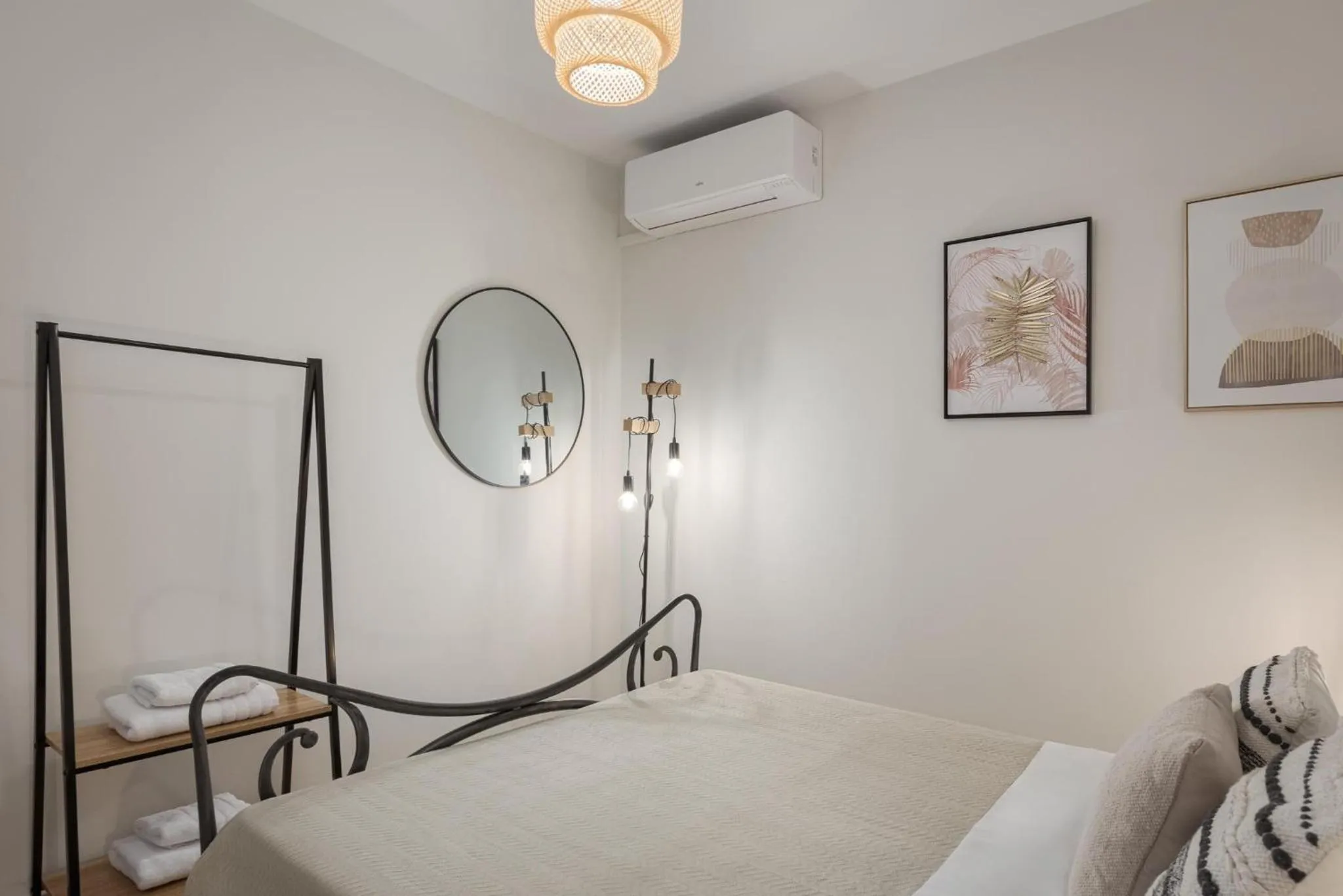 Bed in Kaerati Villa Aegina