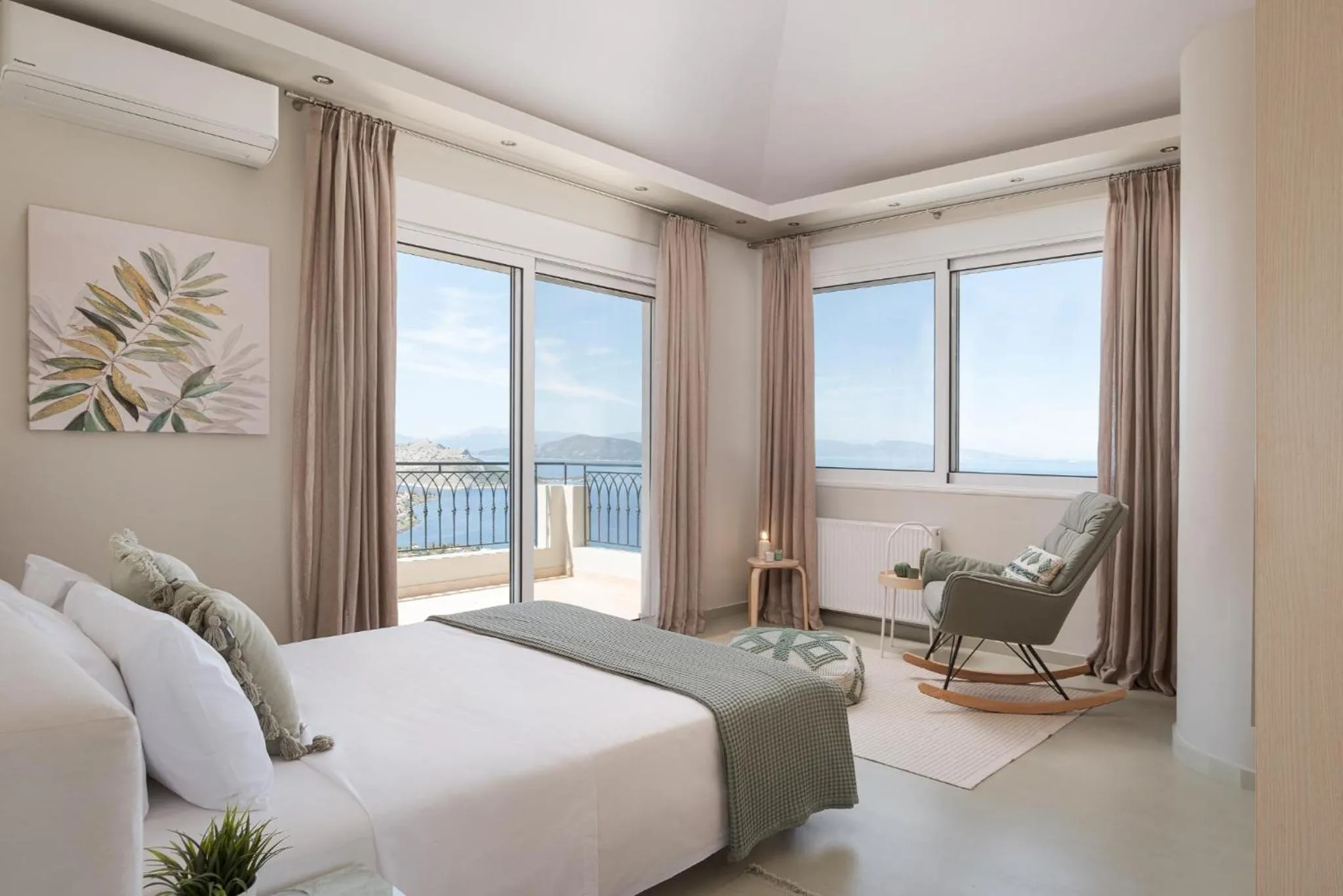 Bed in Kaerati Villa Aegina