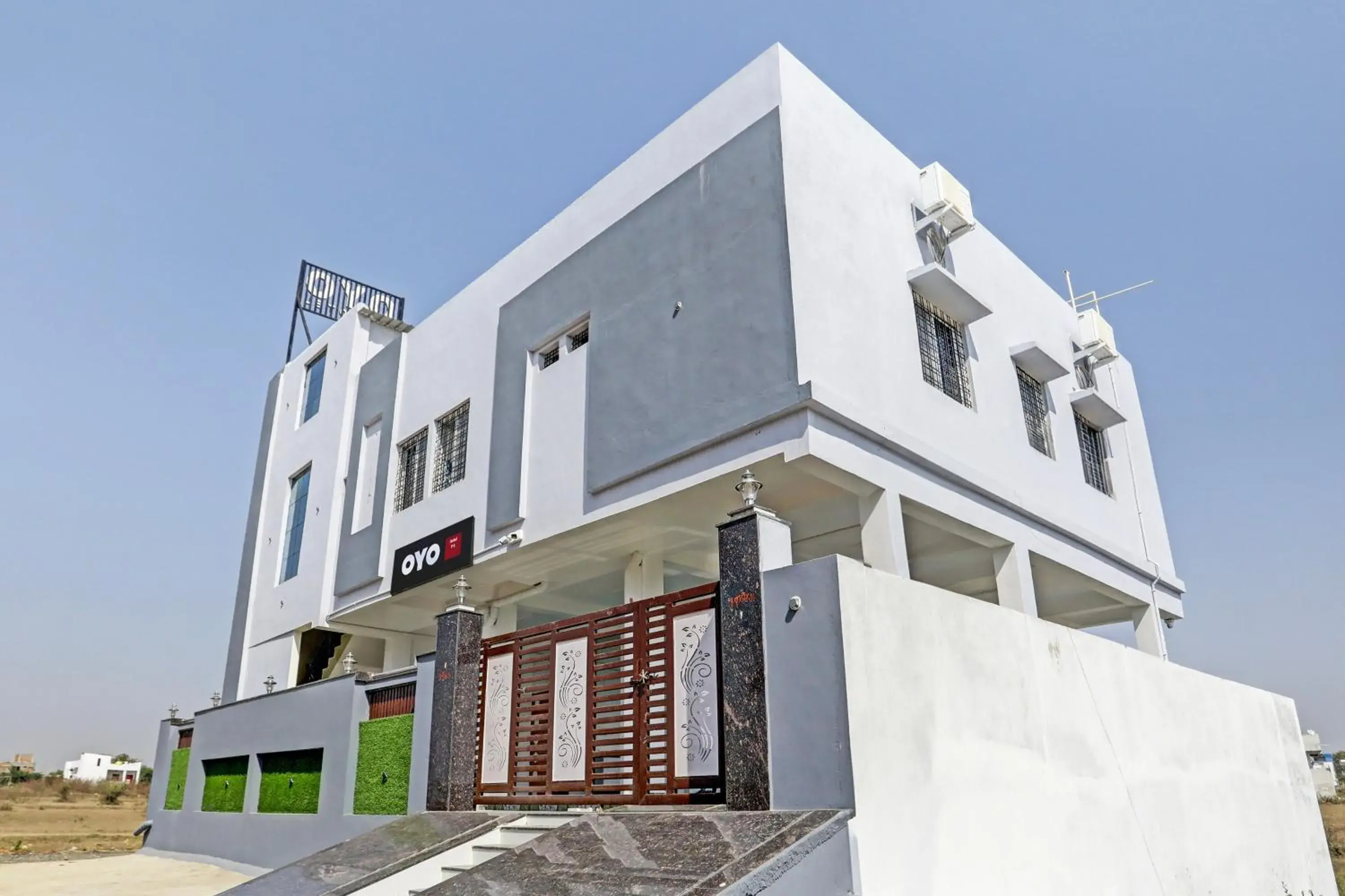 Facade/entrance in Hotel O P S Facade/entrance in Hotel O P S