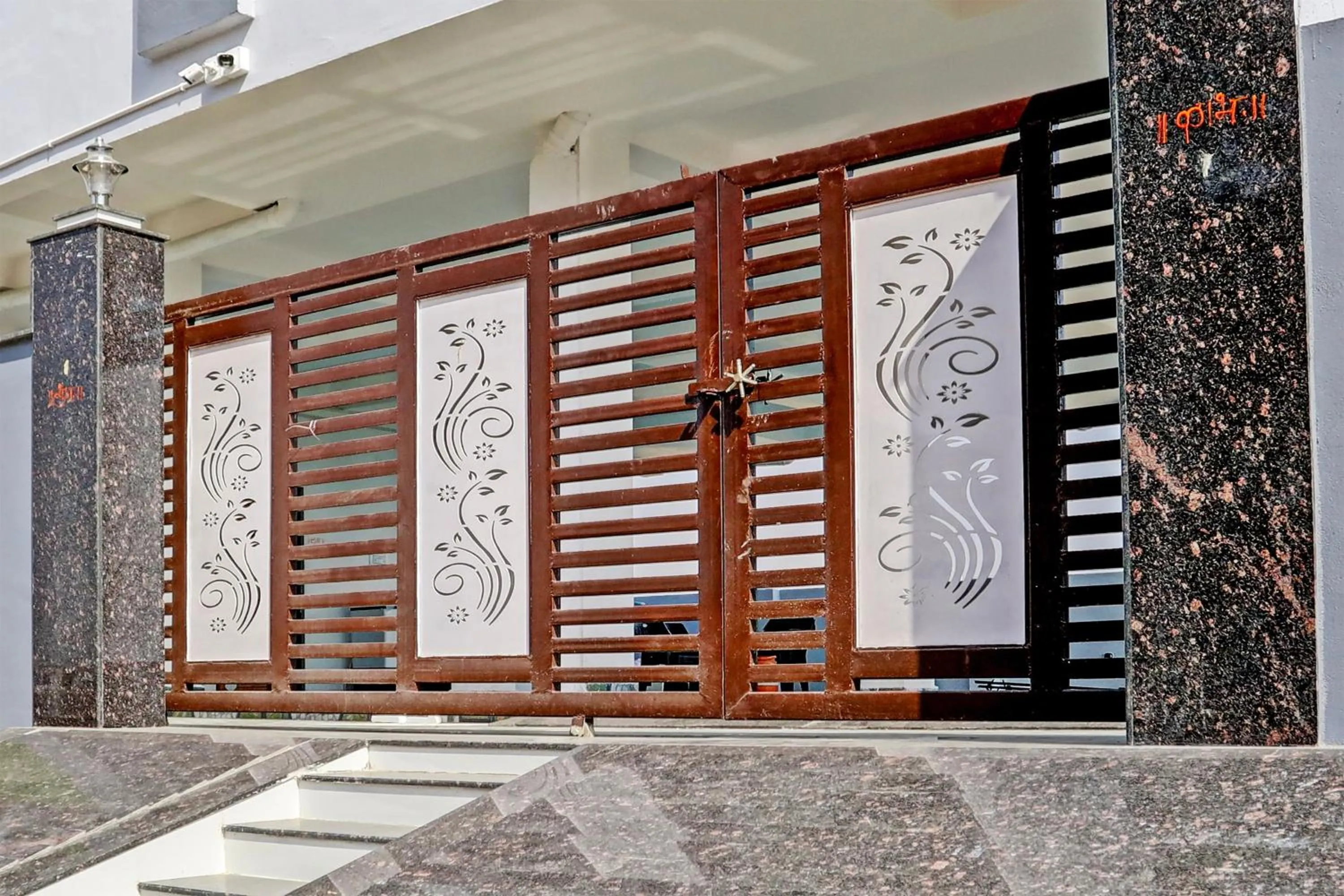 Facade/entrance in Hotel O P S