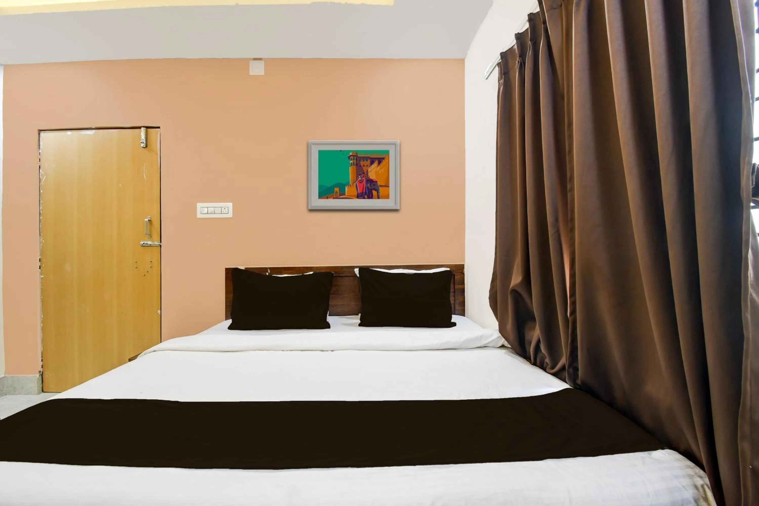 Bedroom, Bed in Hotel O ALYSAN STAY