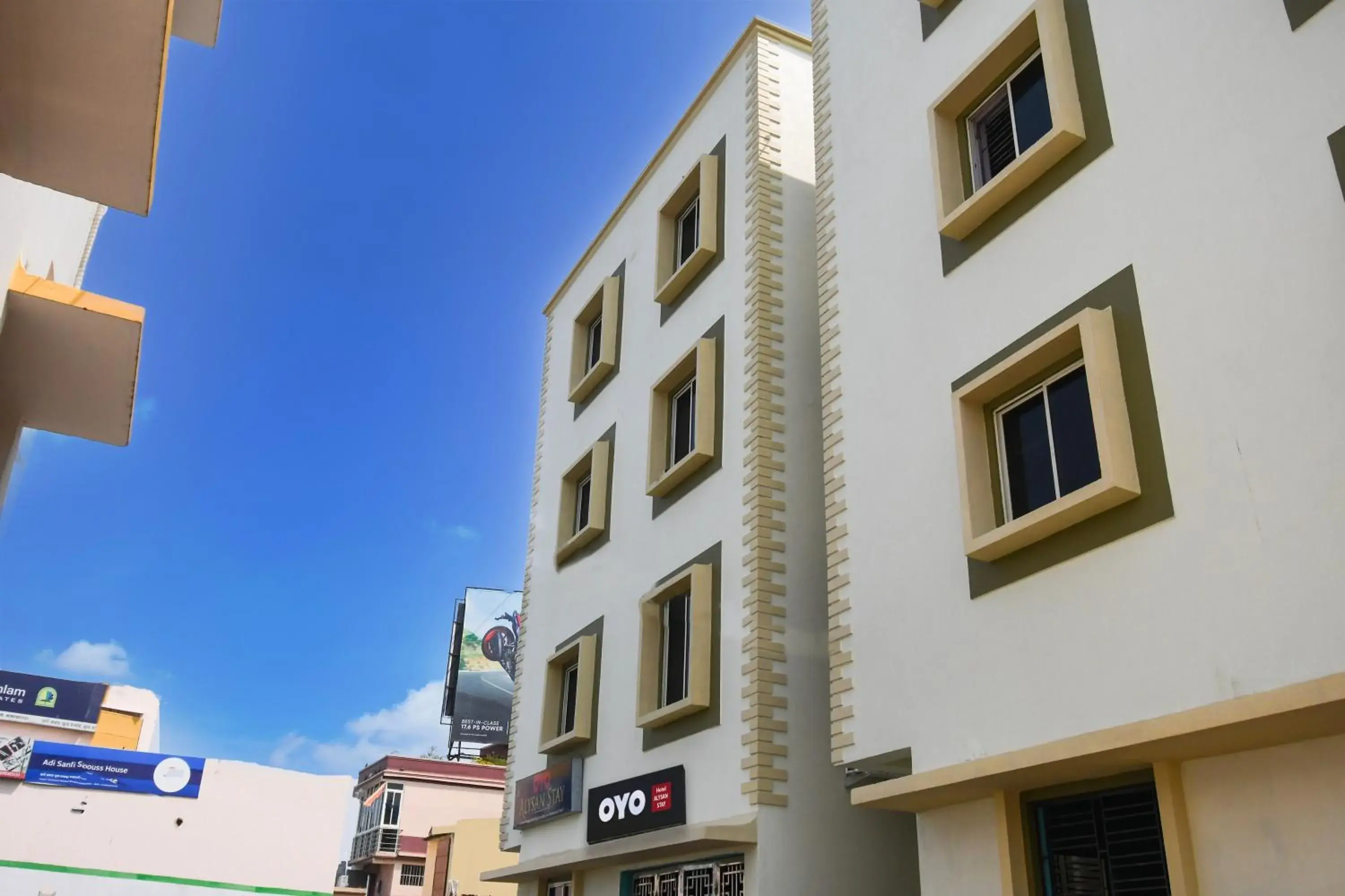 Facade/entrance in Hotel O ALYSAN STAY Facade/entrance in Hotel O ALYSAN STAY