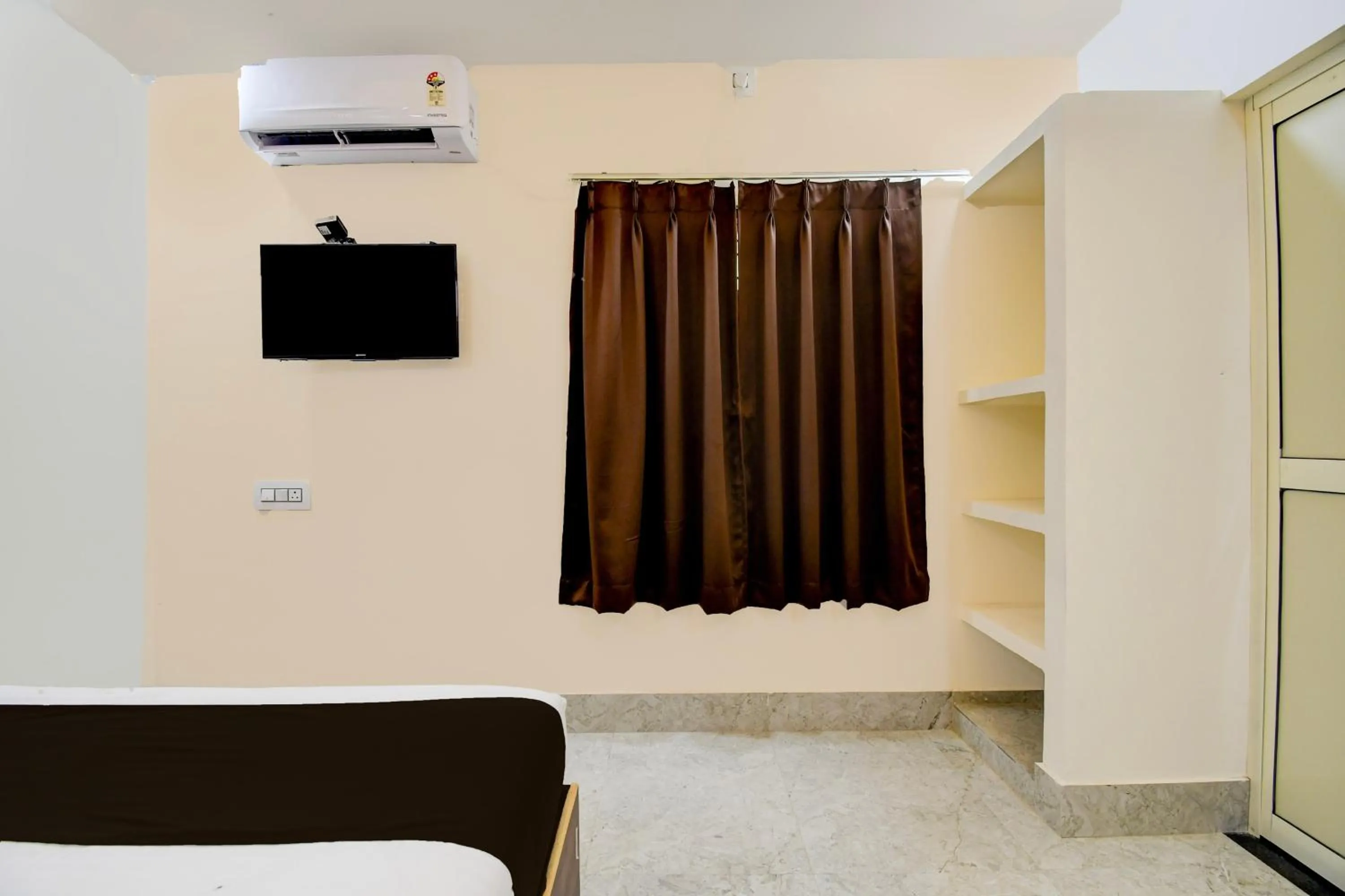 Bedroom in Hotel O ALYSAN STAY