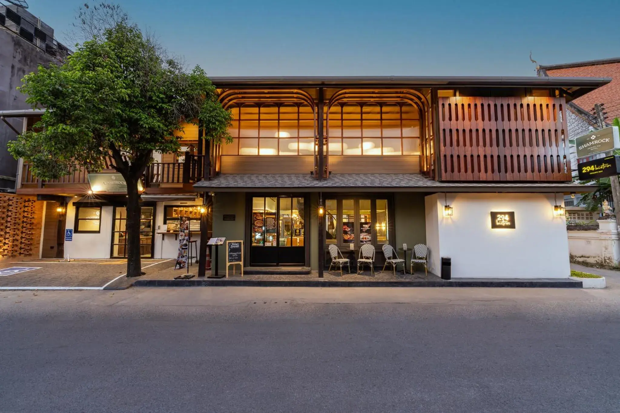 Property building in Shamrock Chiangmai Hotel-Adult Only Property building in Shamrock Chiangmai Hotel-Adult Only