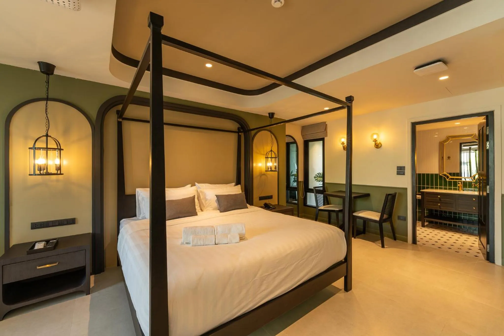 Photo of the whole room, Bed in Shamrock Chiangmai Hotel-Adult Only