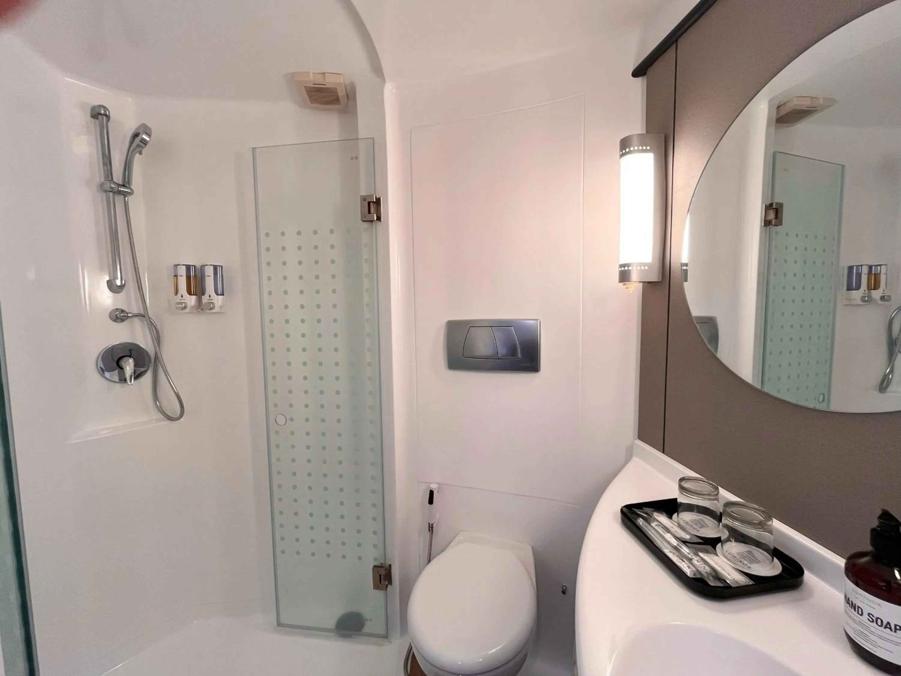 Bathroom in Luminor Hotel Legian Seminyak - Bali