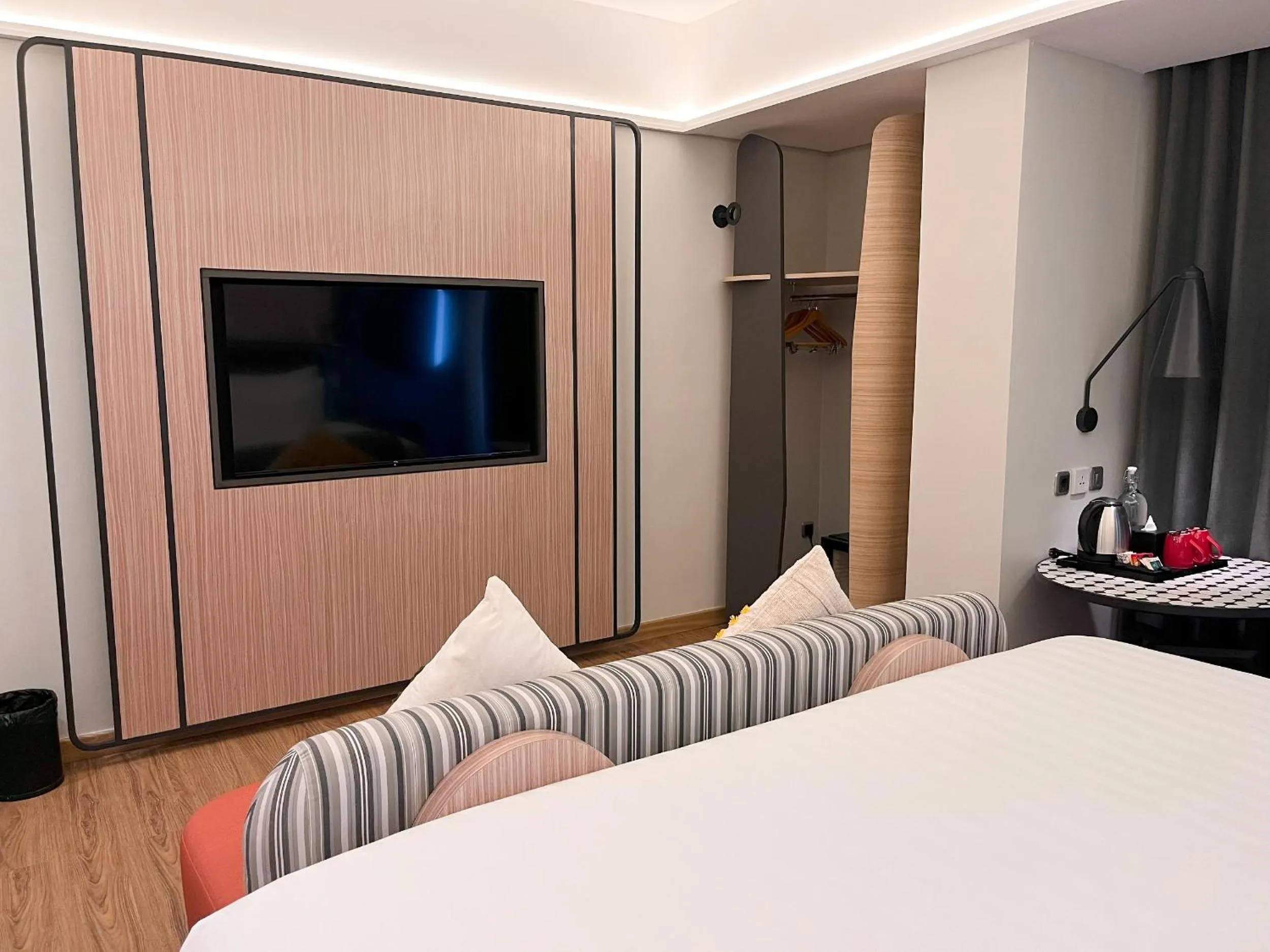 TV and multimedia, Bed in Luminor Hotel Legian Seminyak - Bali