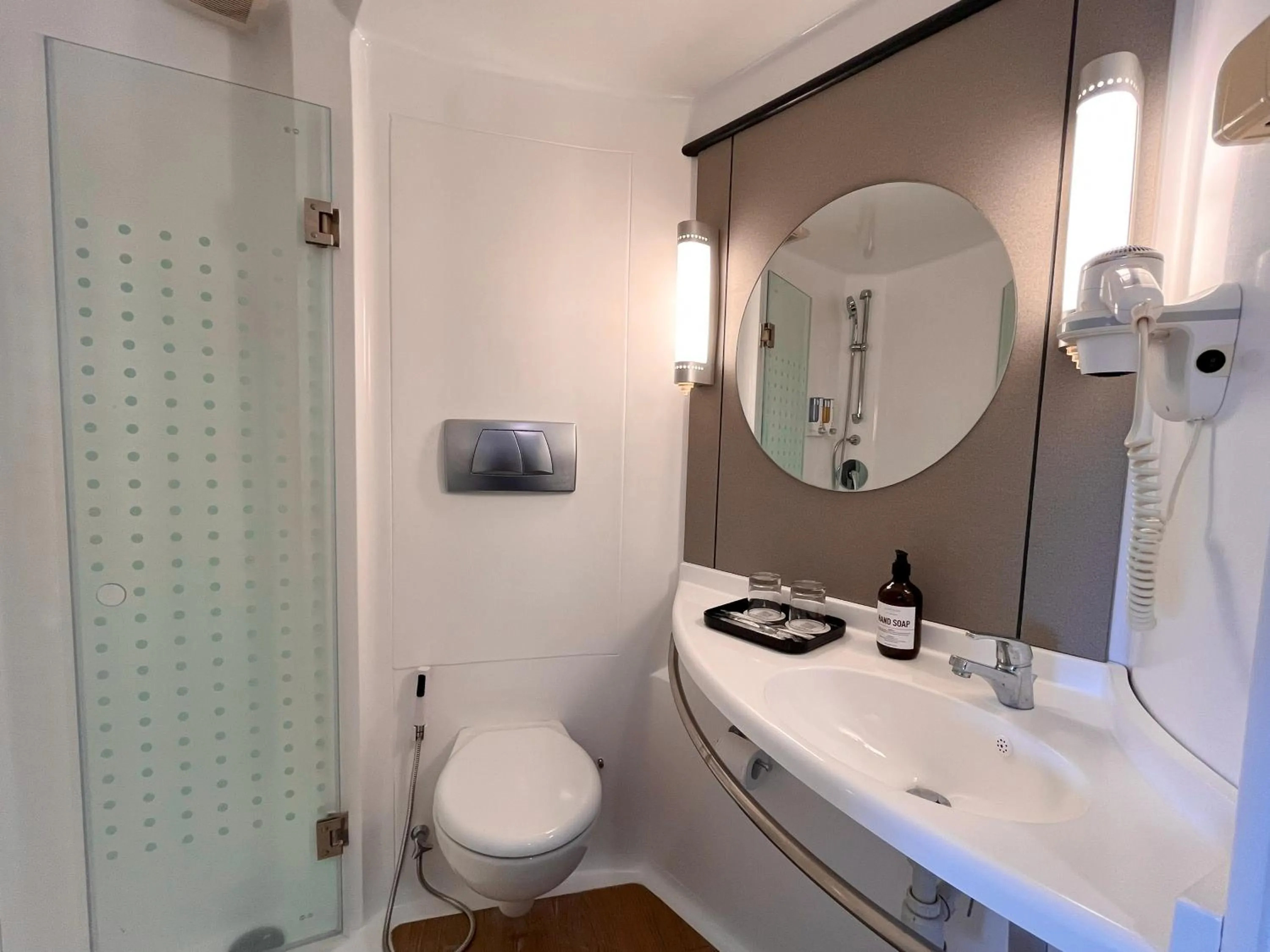 Bathroom in Luminor Hotel Legian Seminyak - Bali