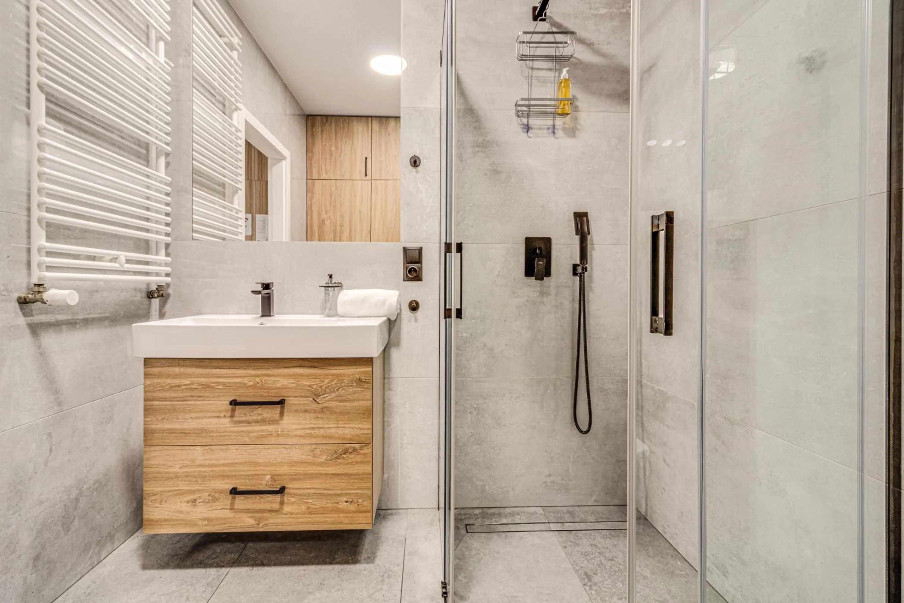 Shower in RentPlanet - Apartament Wyszyńskiego