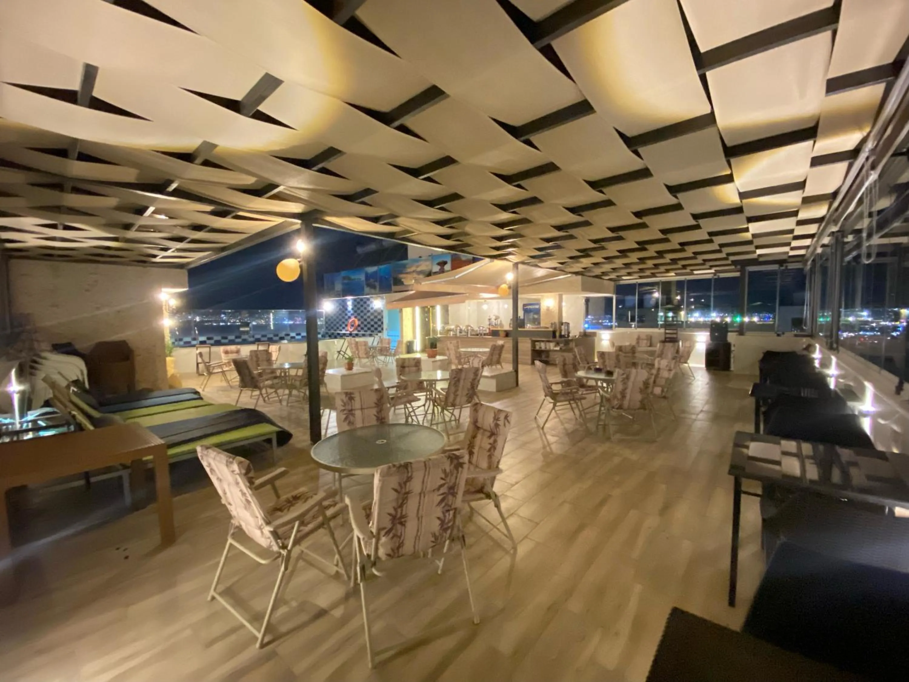 Restaurant/places to eat in Alena Boutique Hotel