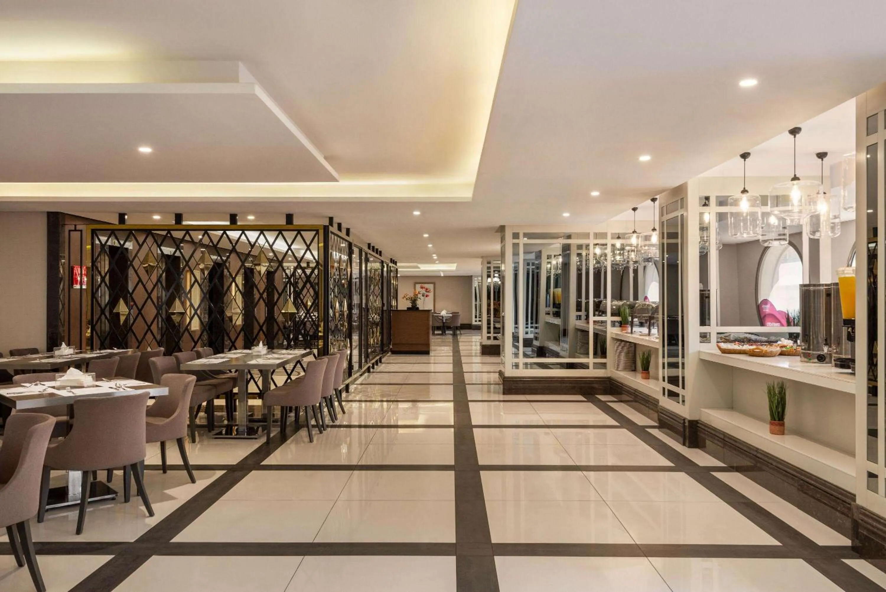 Restaurant/places to eat in Ramada by Wyndham Makkah Zad Al Tayseer