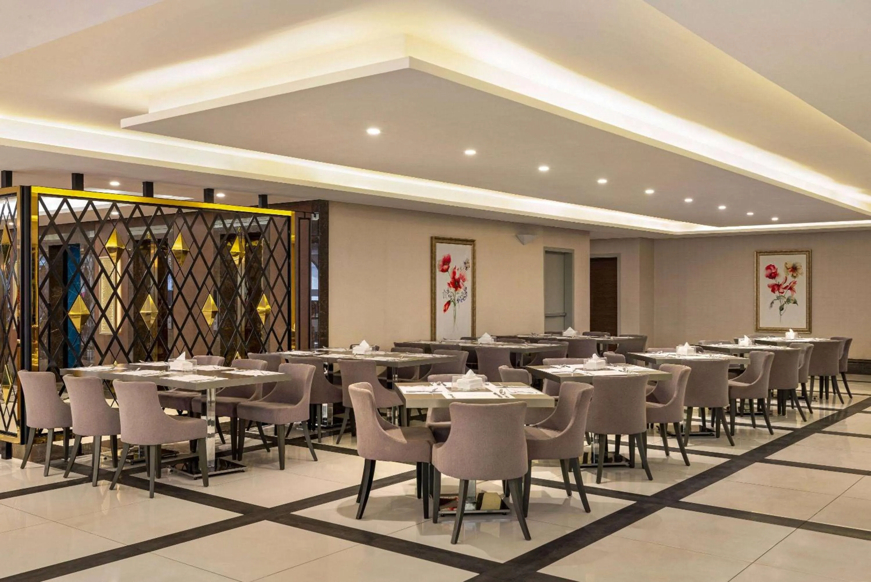 Restaurant/places to eat in Ramada by Wyndham Makkah Zad Al Tayseer