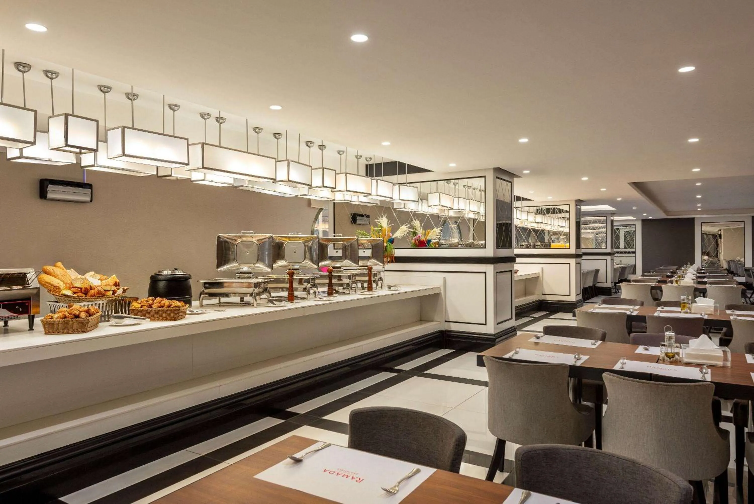 Restaurant/places to eat in Ramada by Wyndham Makkah Zad Al Rawda