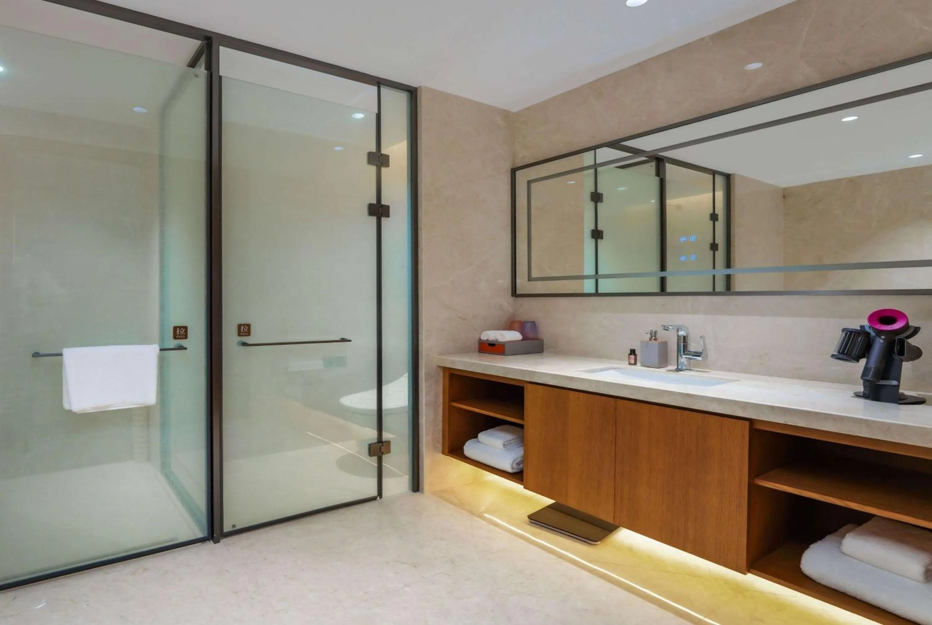 Bathroom in Howard Johnson by Wyndham Huaqiao Plaza Xinyu