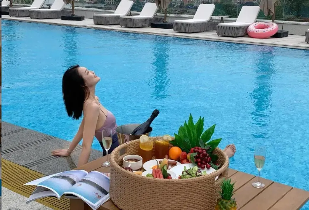 Swimming pool in Howard Johnson by Wyndham Huaqiao Plaza Xinyu