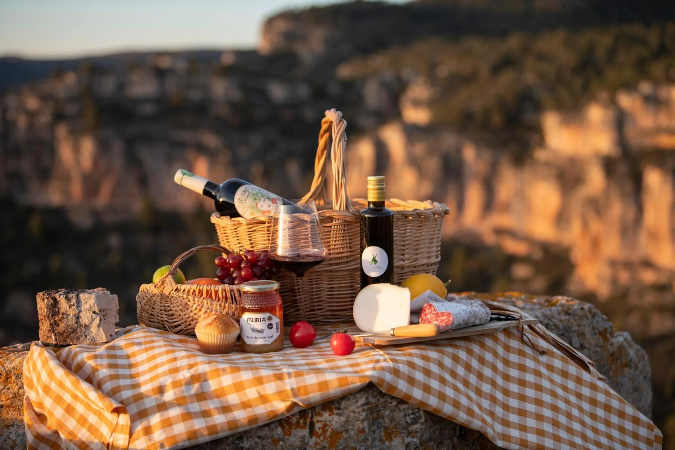 Food and drinks in Hotel Siuranella