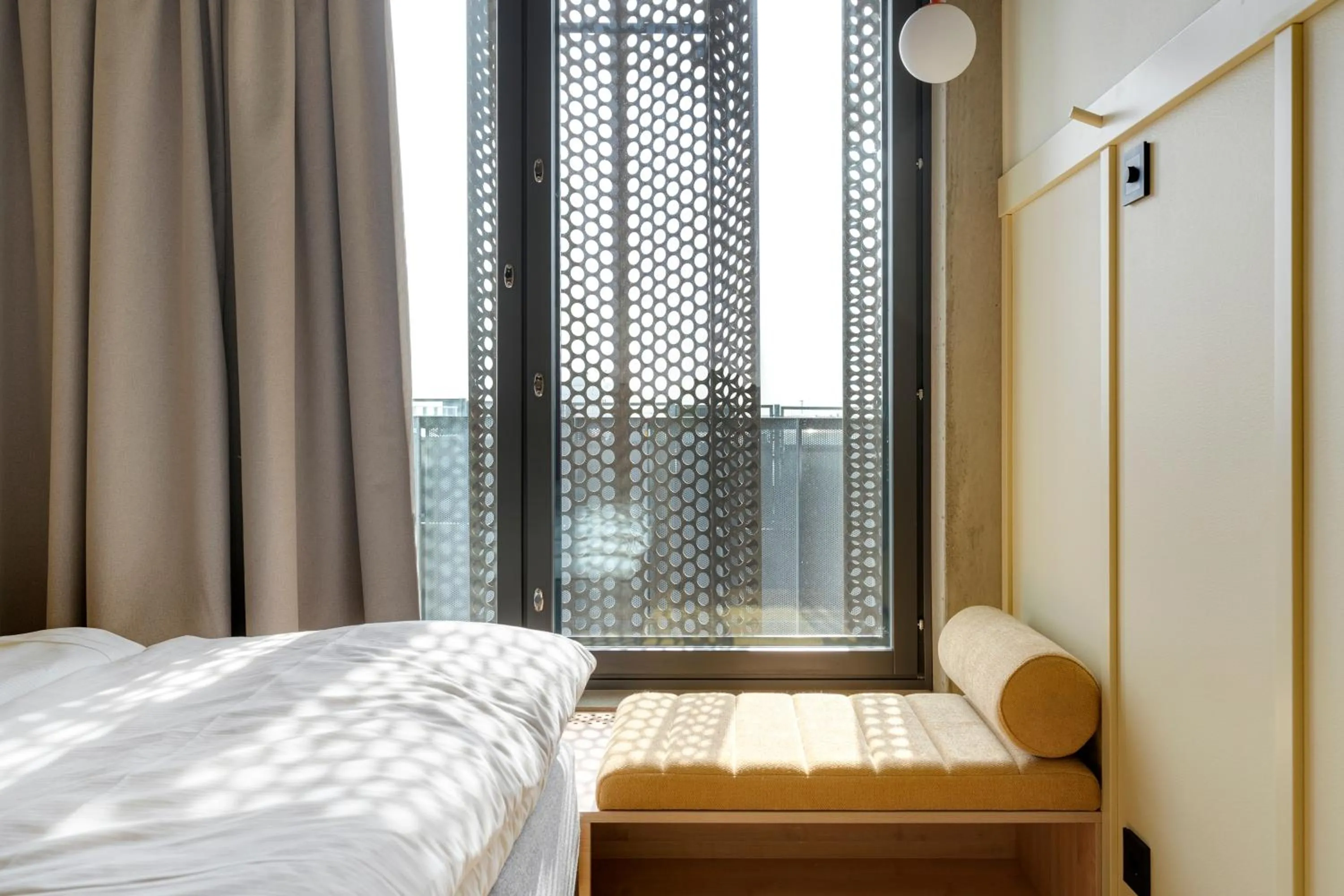 View (from property/room), Bed in Comfort Hotel Helsinki Airport