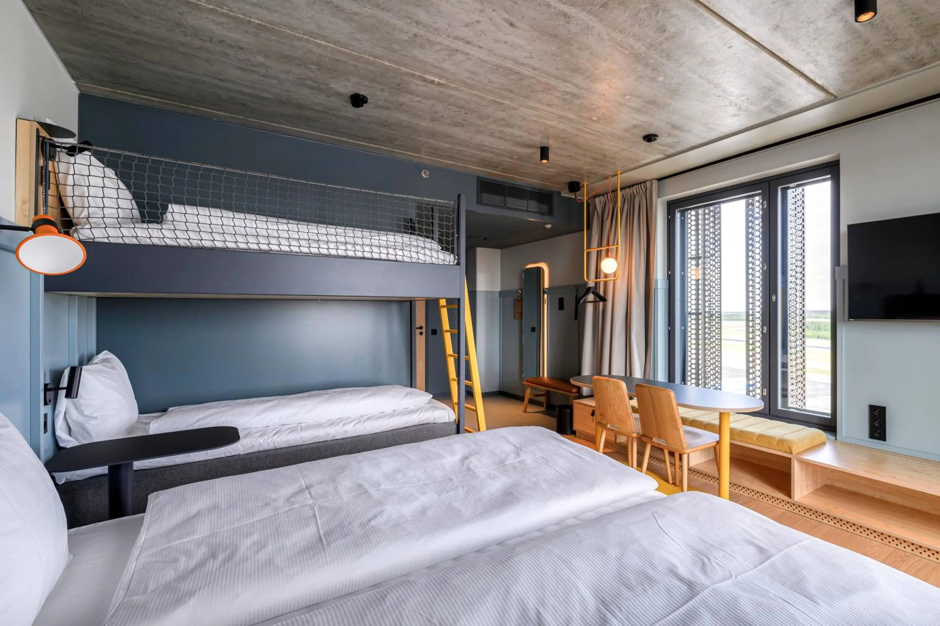 Bed in Comfort Hotel Helsinki Airport