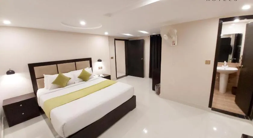 Bed in Hotel Mairona Gulberg Lahore