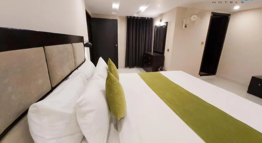 Bed in Hotel Mairona Gulberg Lahore