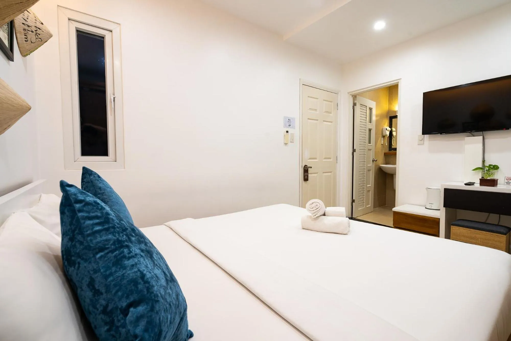 Photo of the whole room, Bed in Adventure Hotel