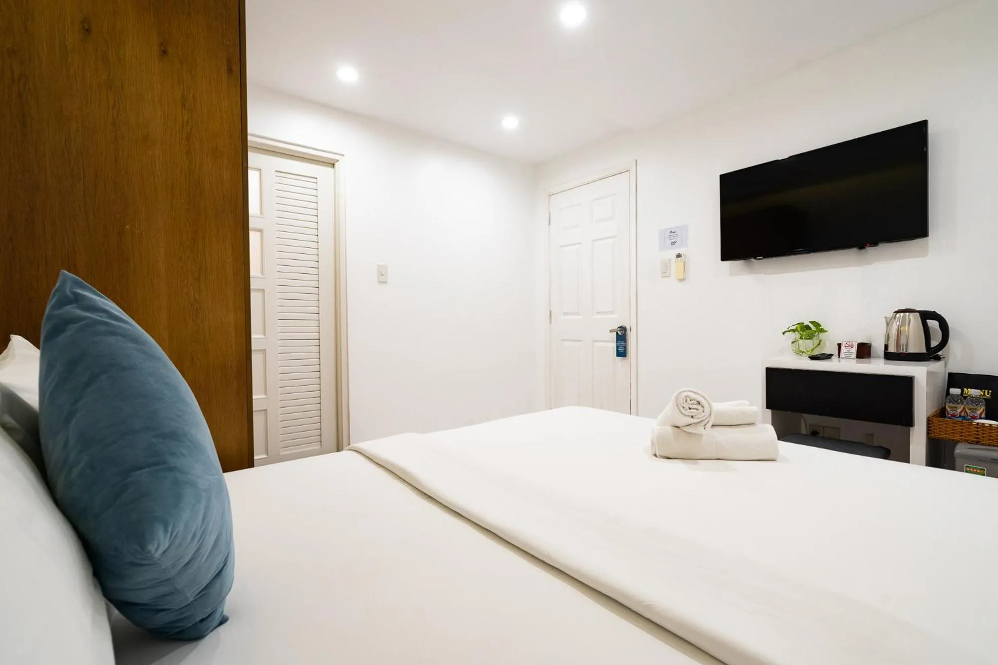 Photo of the whole room, Bed in Adventure Hotel