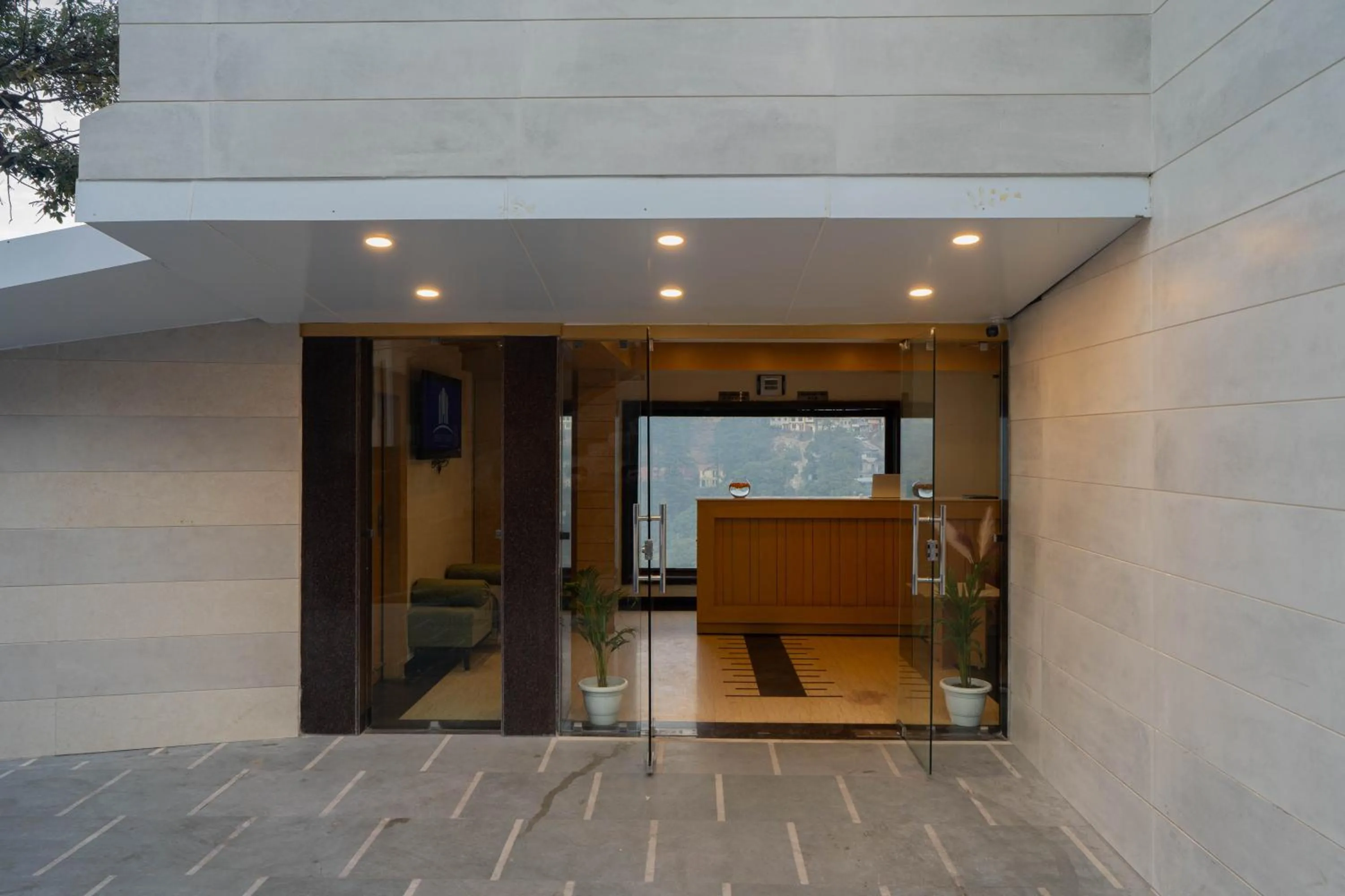 Facade/entrance in Super Hotel by Perfectstayz Mall Road