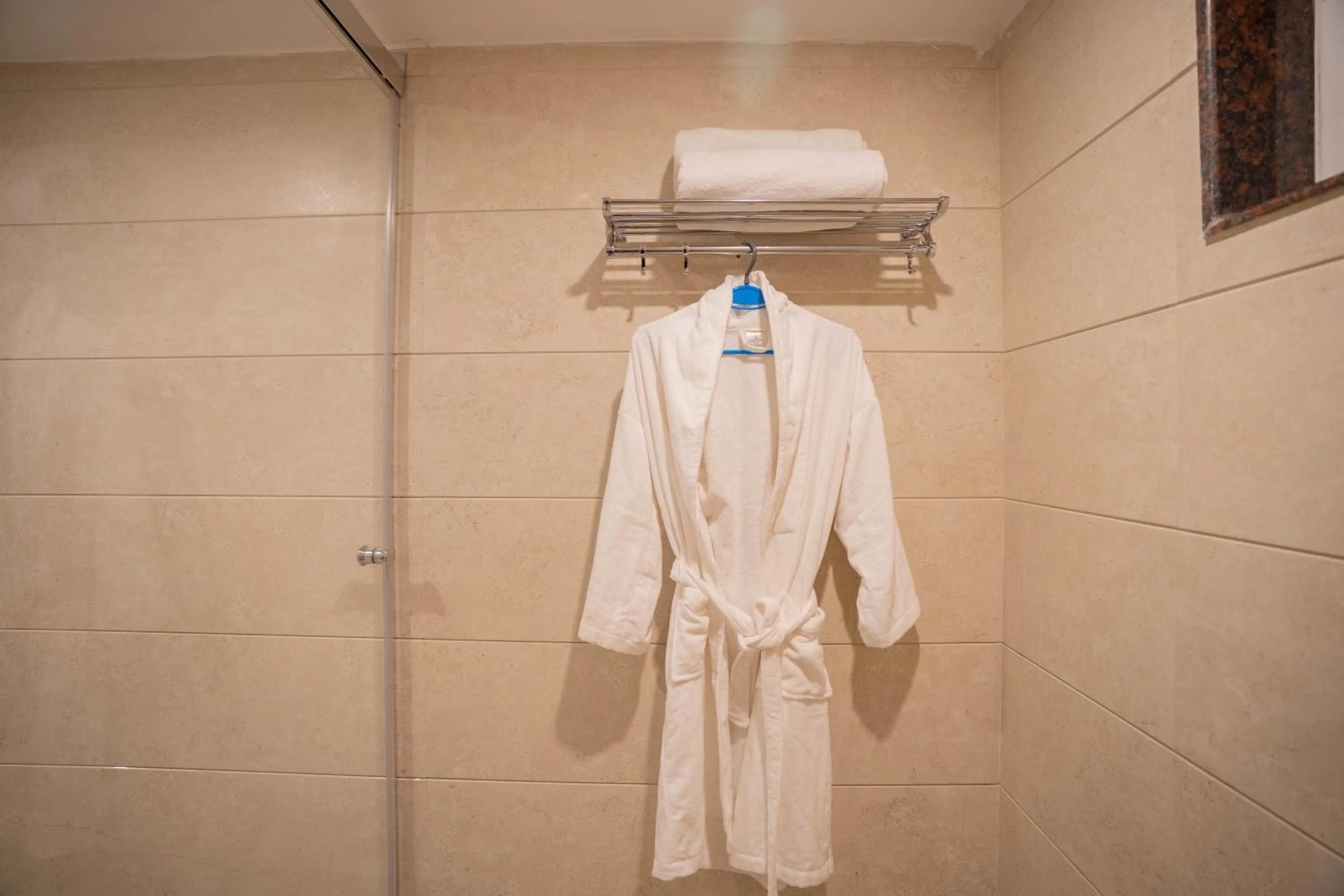Shower in Super Hotel by Perfectstayz Mall Road