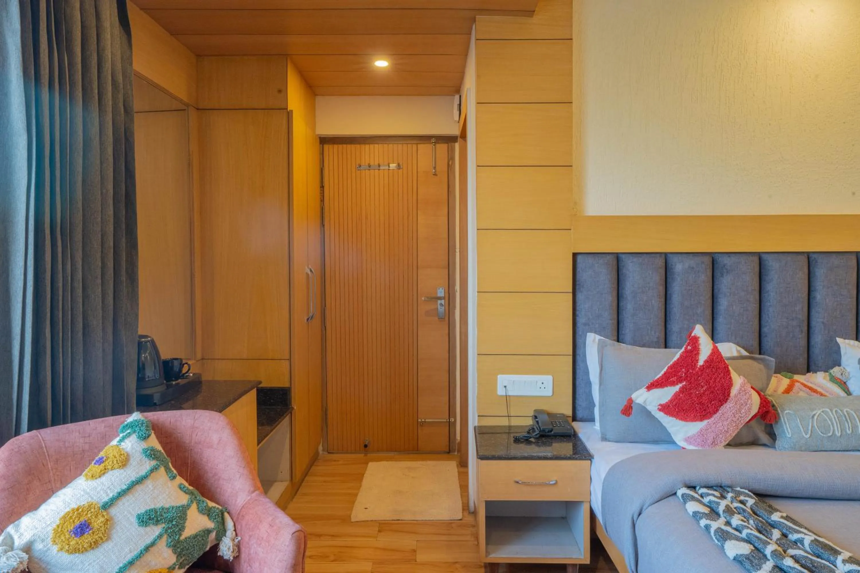 Bed in Super Hotel by Perfectstayz Mall Road