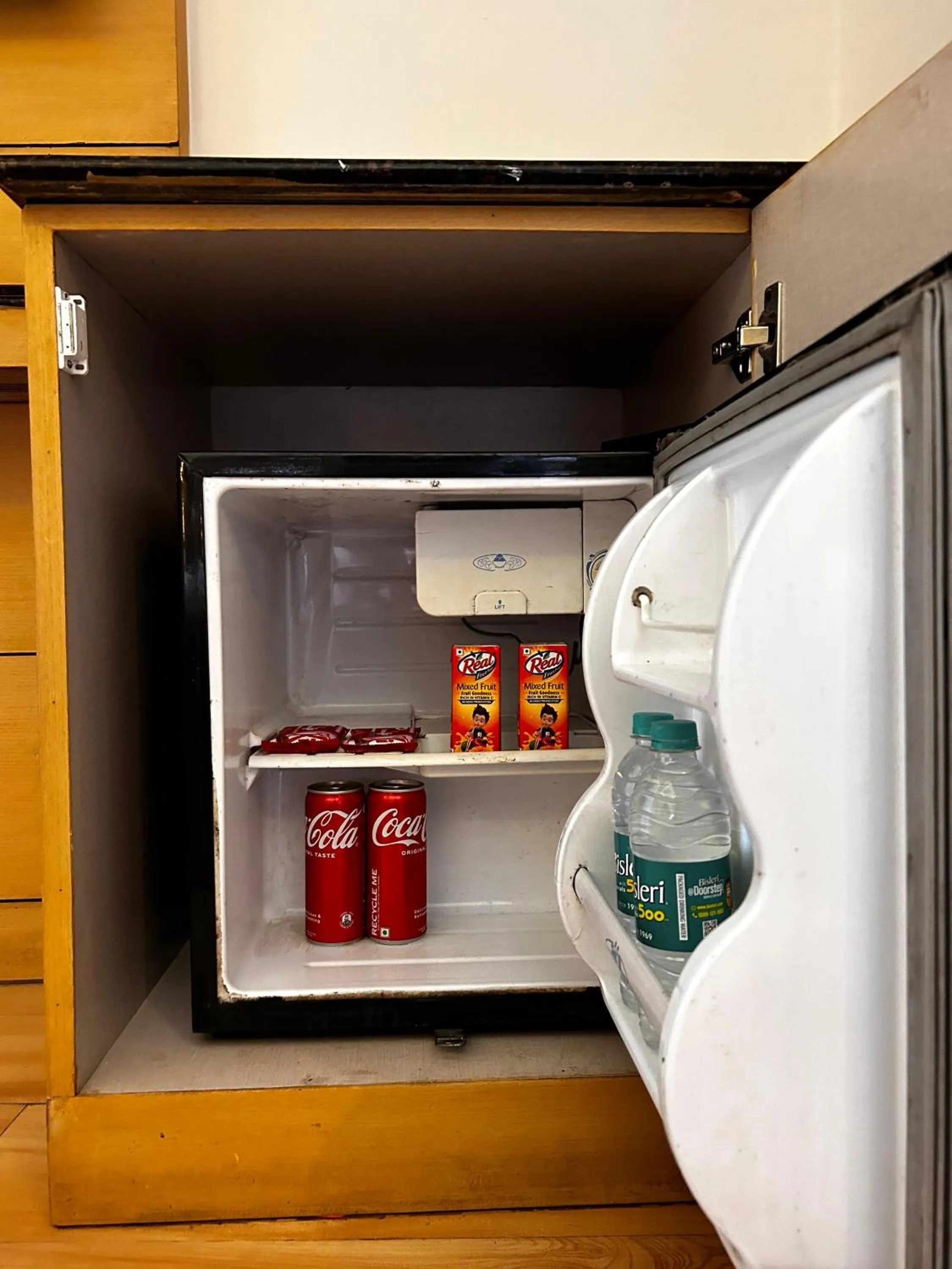 Drinks in Super Hotel by Perfectstayz Mall Road