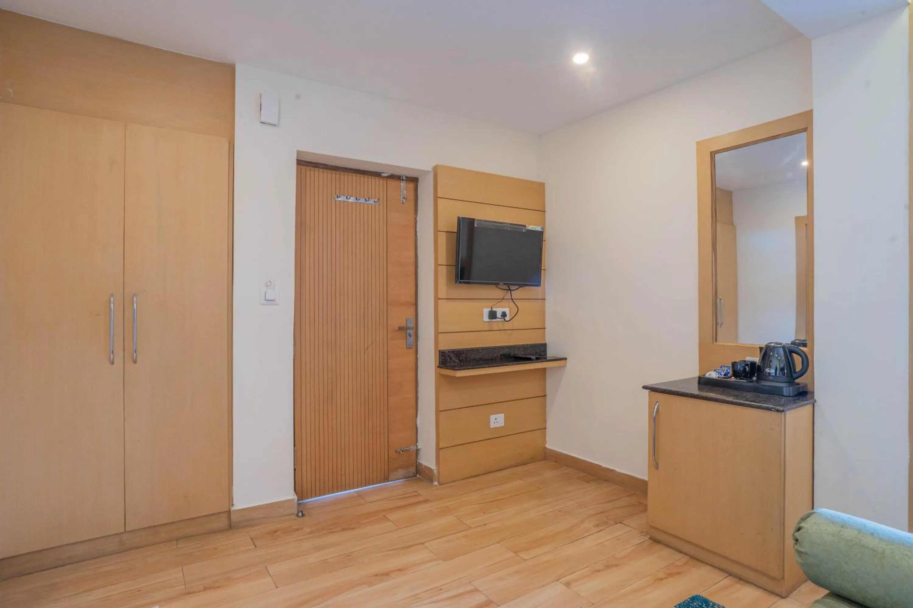 TV and multimedia in Super Hotel by Perfectstayz Mall Road