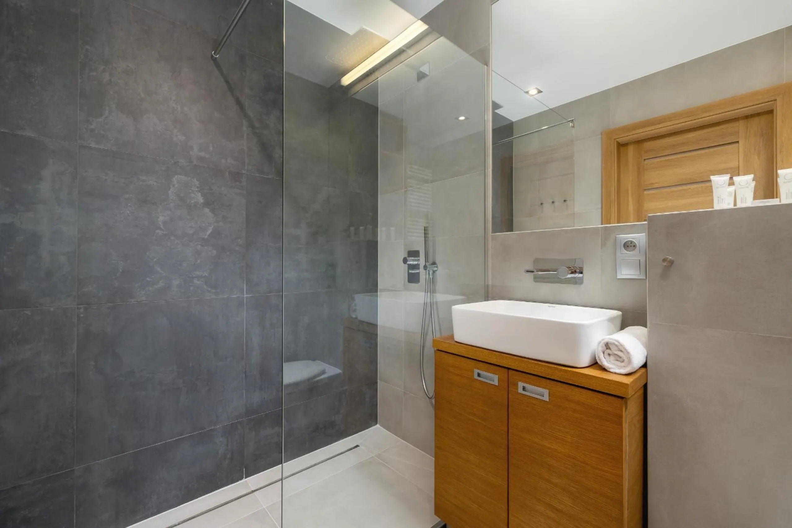 Industrial Apartment Fredry with Parking by Noclegi Renters