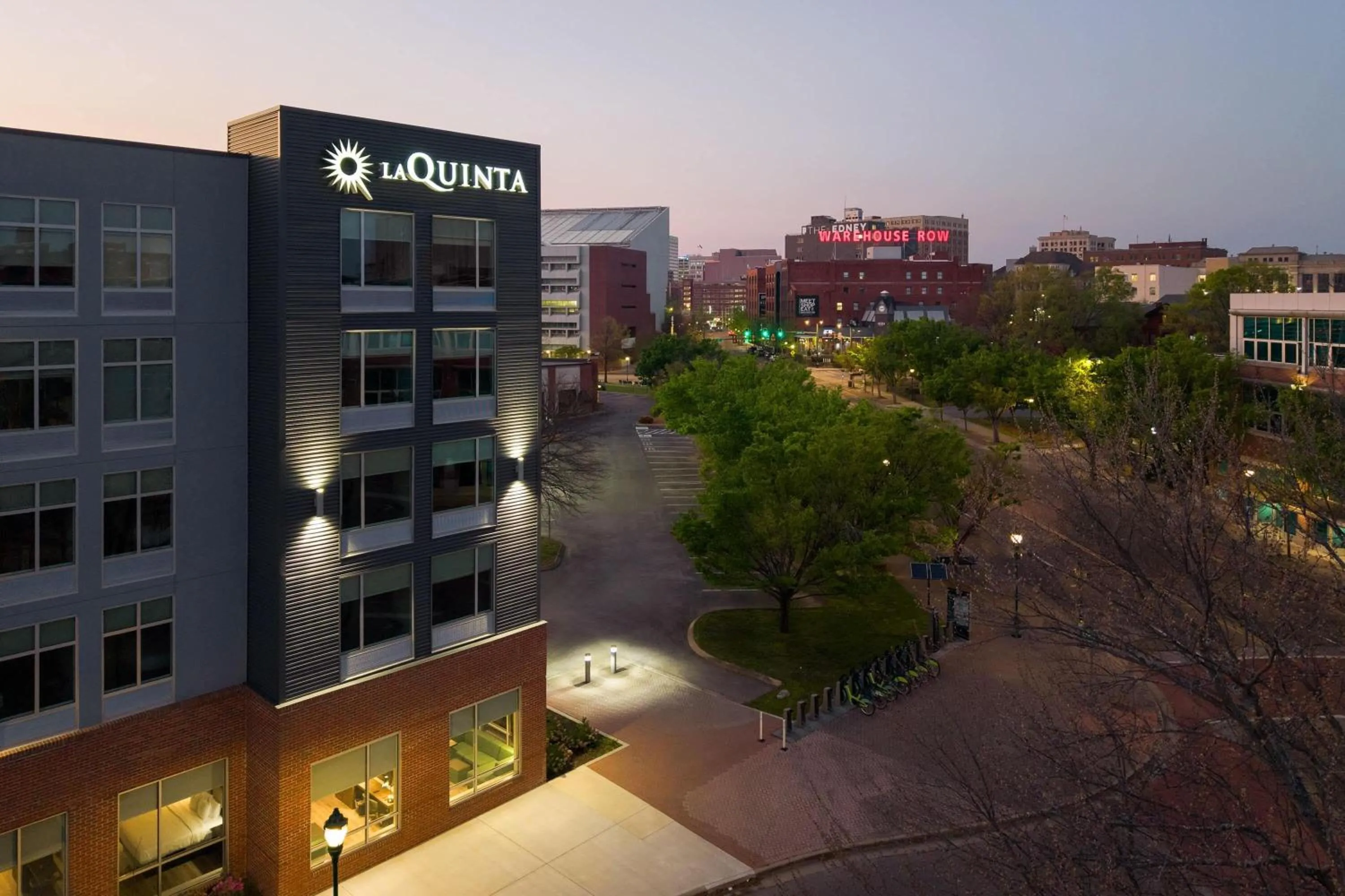 Property building in La Quinta Inn & Suites by Wyndham Chattanooga Downtown/South
