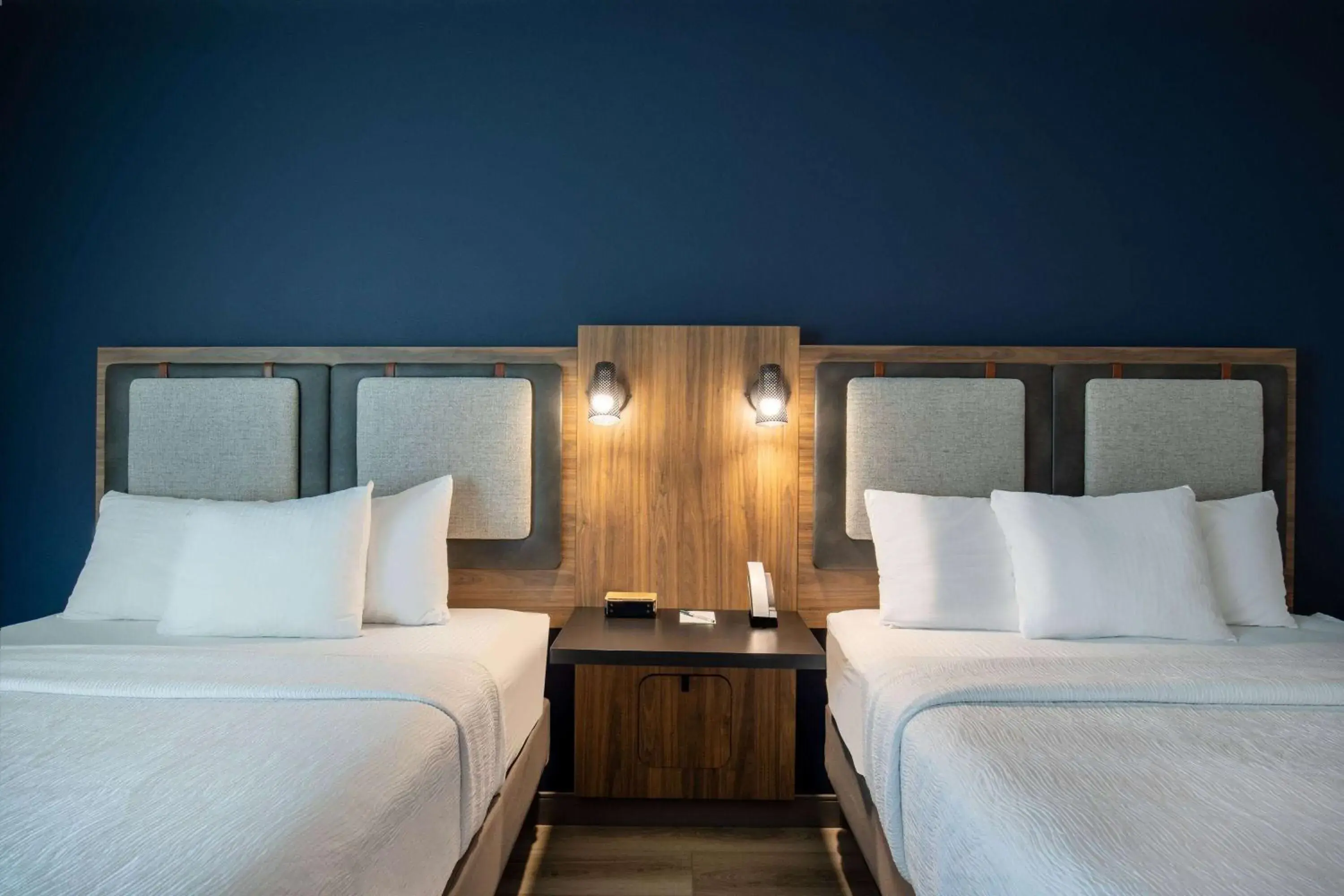 Queen Room with Two Queen Beds and Bath Tub - Mobility Accessible/Non-Smoking in La Quinta Inn & Suites by Wyndham Chattanooga Downtown/South Queen Room with Two Queen Beds and Bath Tub - Mobility Accessible/Non-Smoking in La Quinta Inn & Suites by Wyndham Chattanooga Downtown/South