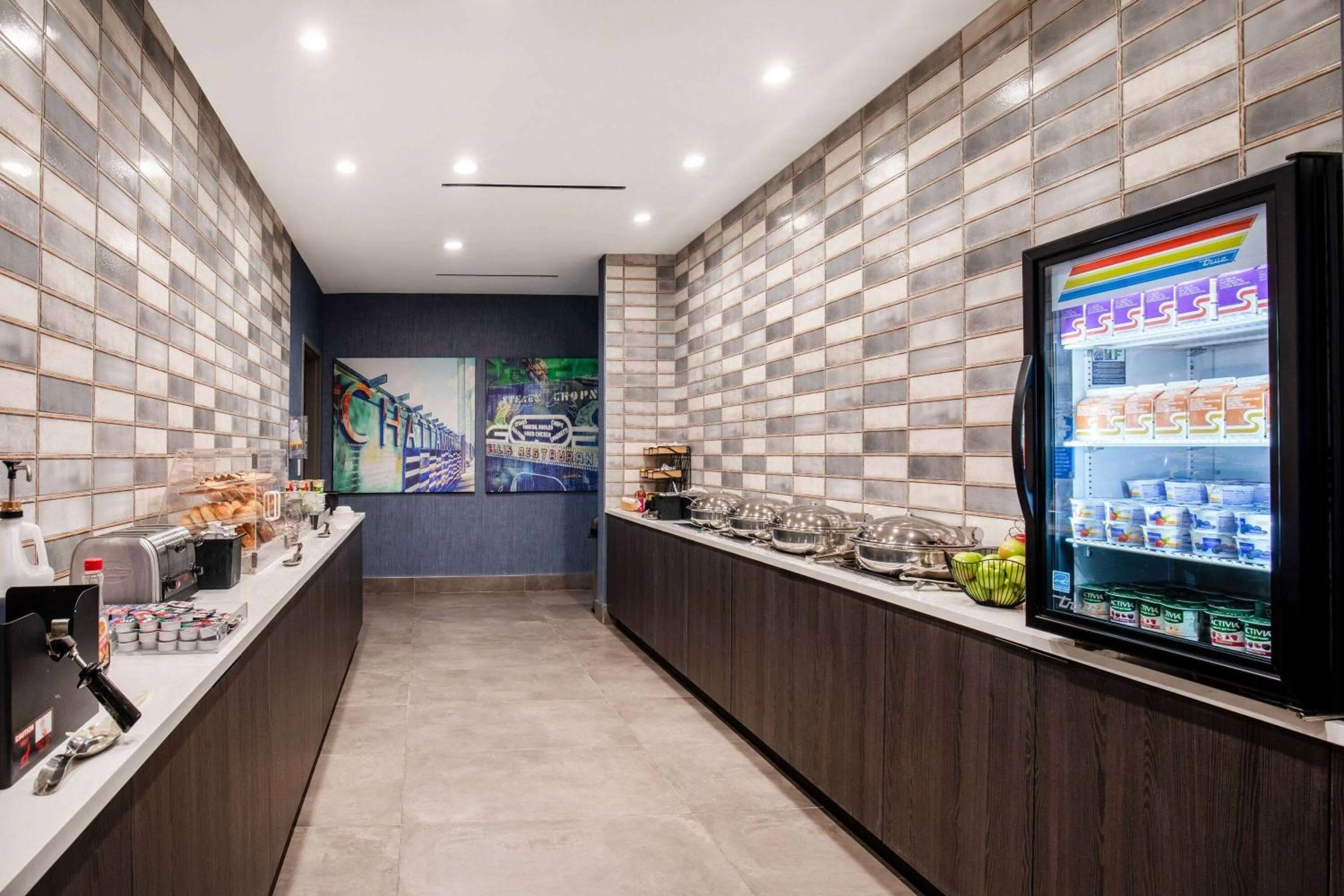 Food and drinks in La Quinta Inn & Suites by Wyndham Chattanooga Downtown/South