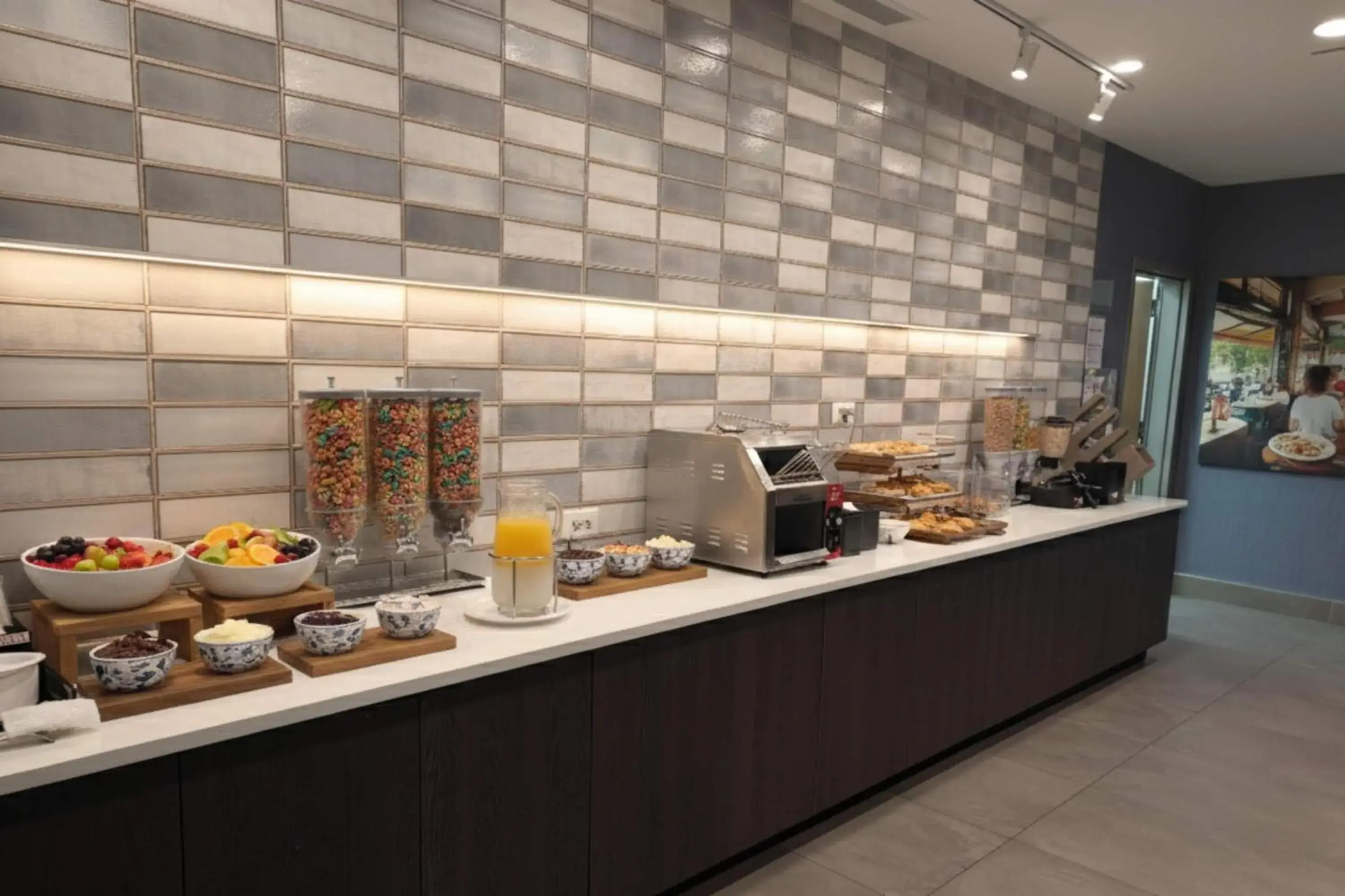 Restaurant/places to eat in La Quinta Inn & Suites by Wyndham Chattanooga Downtown/South Restaurant/places to eat in La Quinta Inn & Suites by Wyndham Chattanooga Downtown/South