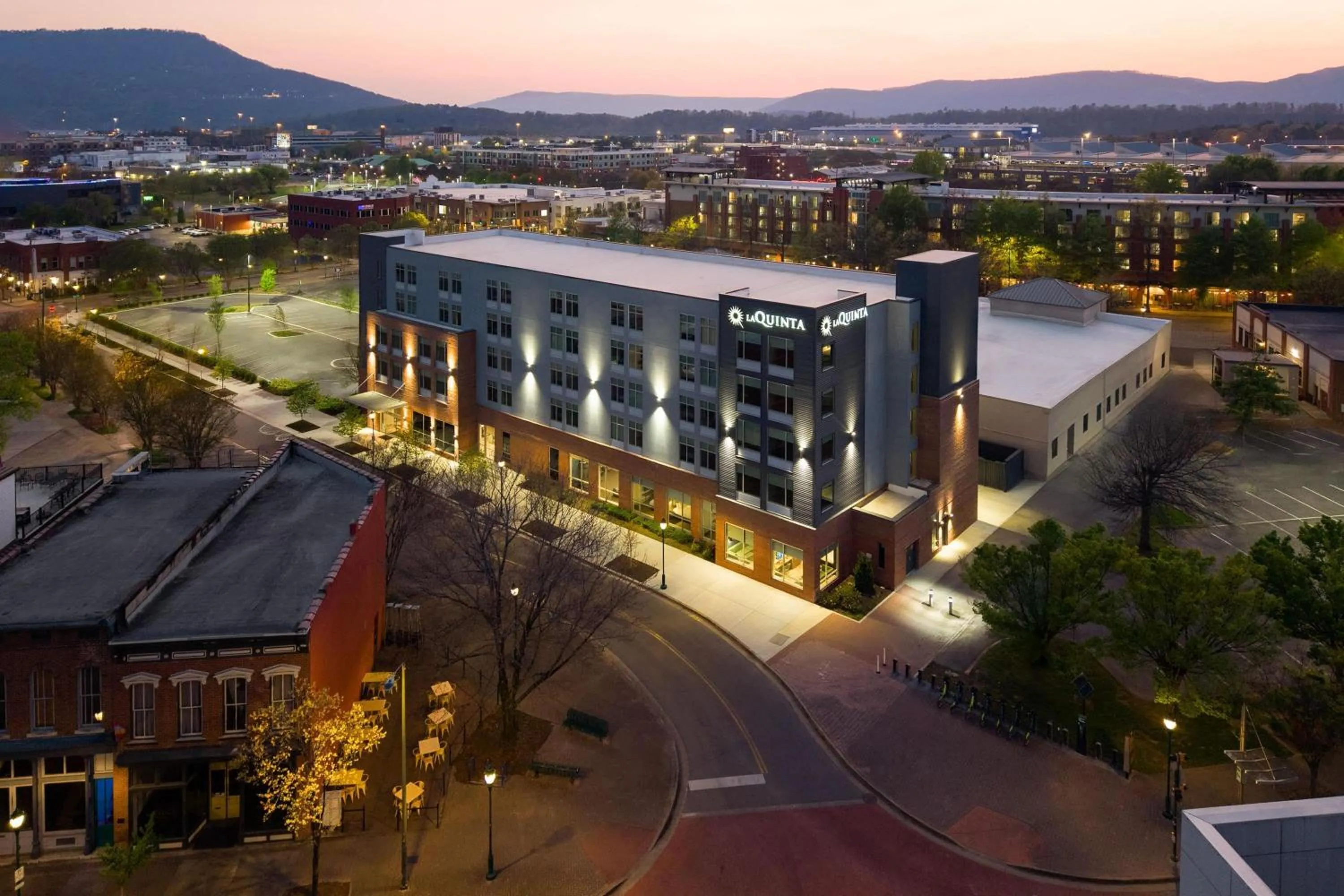 Property building in La Quinta Inn & Suites by Wyndham Chattanooga Downtown/South