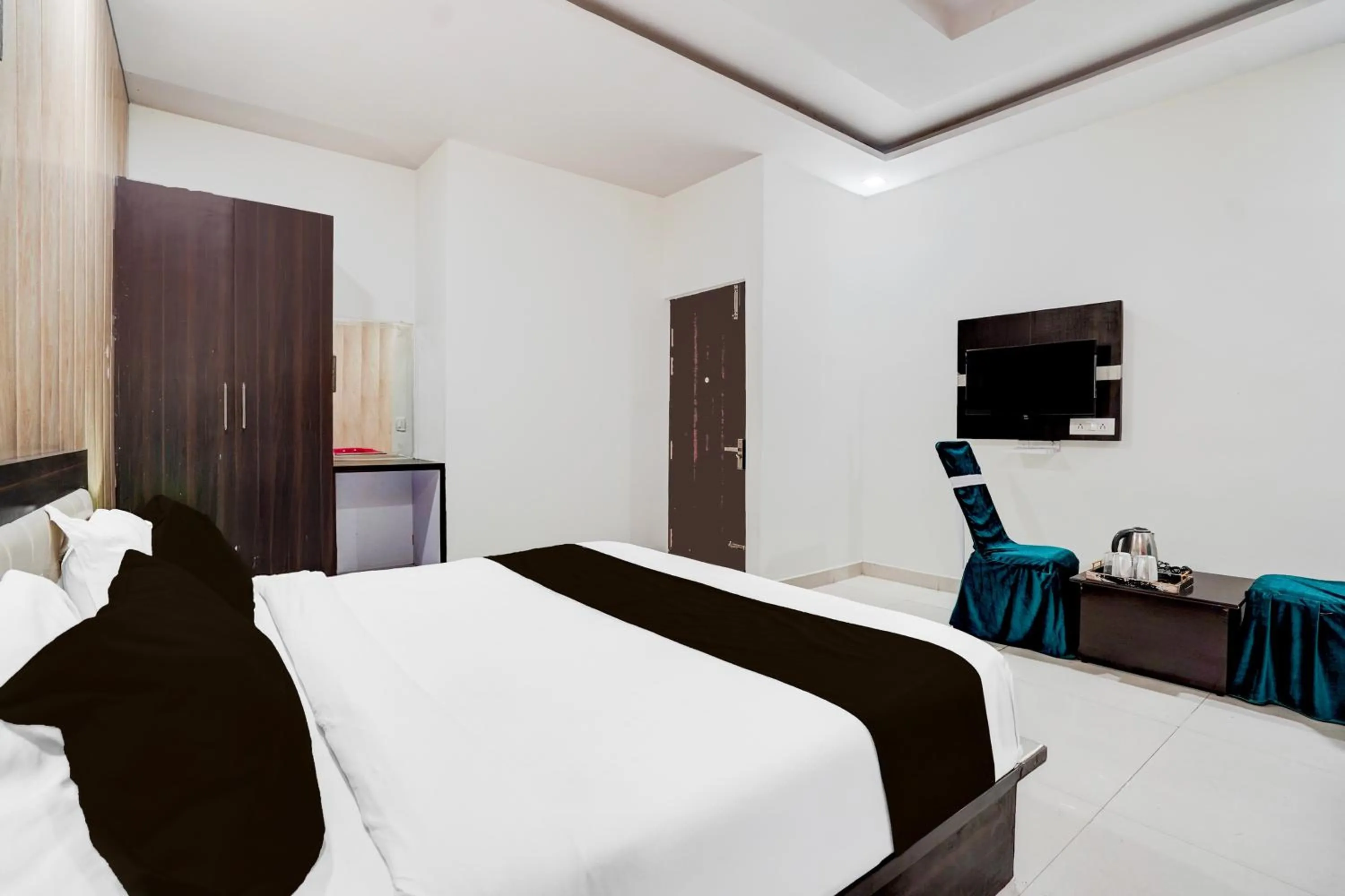 Bedroom, Bed in Super Townhouse Faizabad Road Opp BBD University